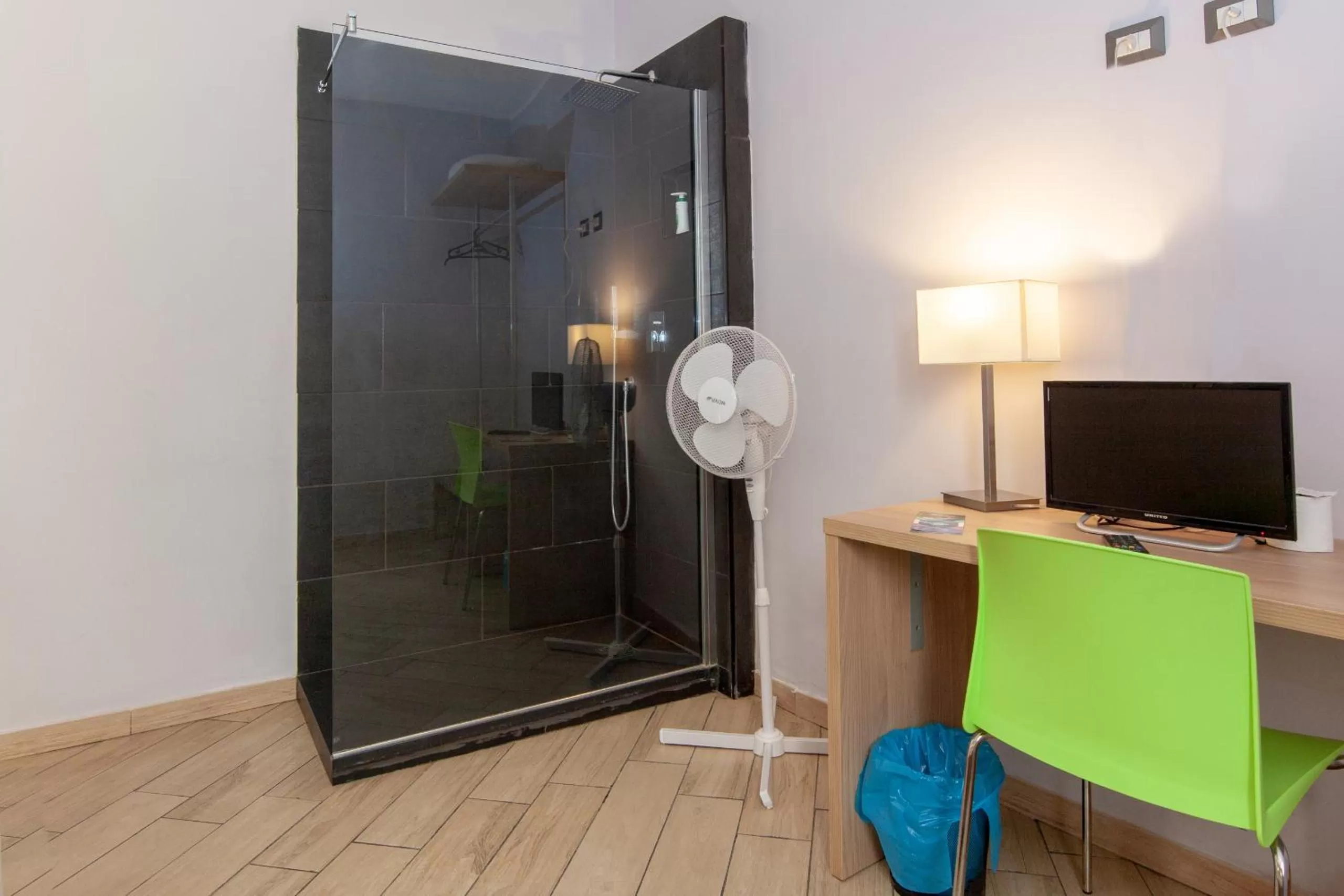 Shower in Hotel Genziana