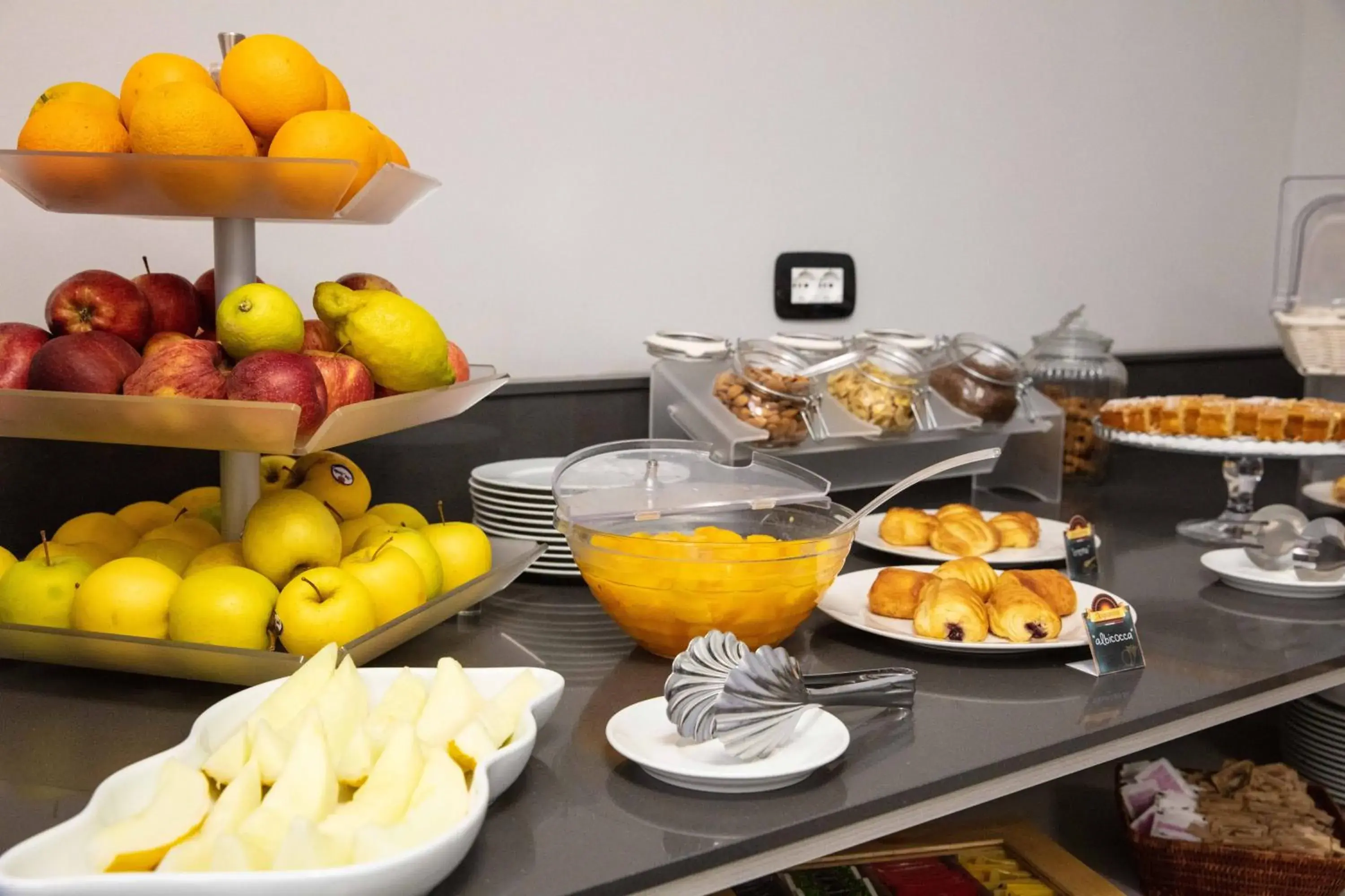 Restaurant/places to eat in Hotel Esperia Restaurant/places to eat in Hotel Esperia