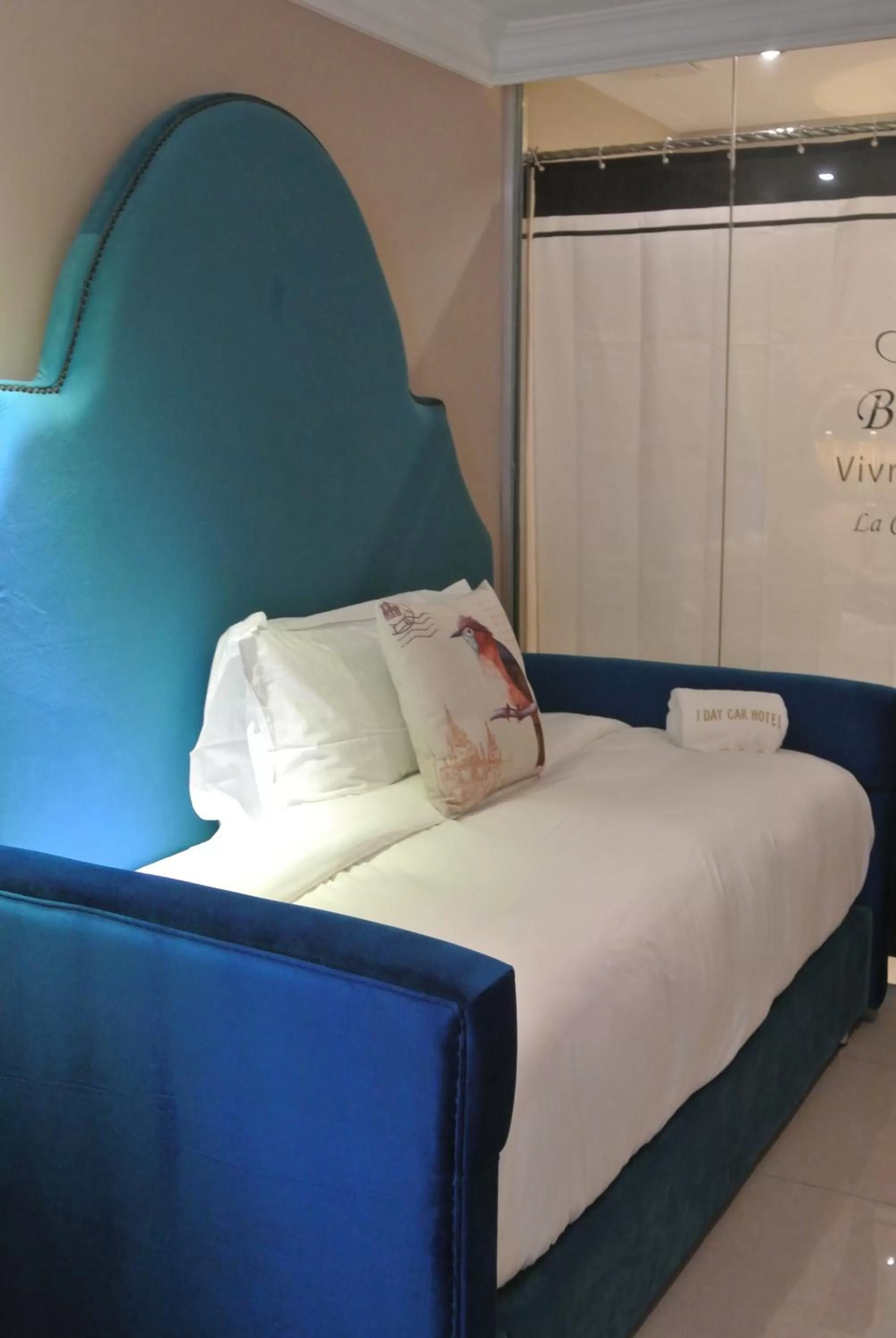 Bed in 1 Day Car Hotel Station 18