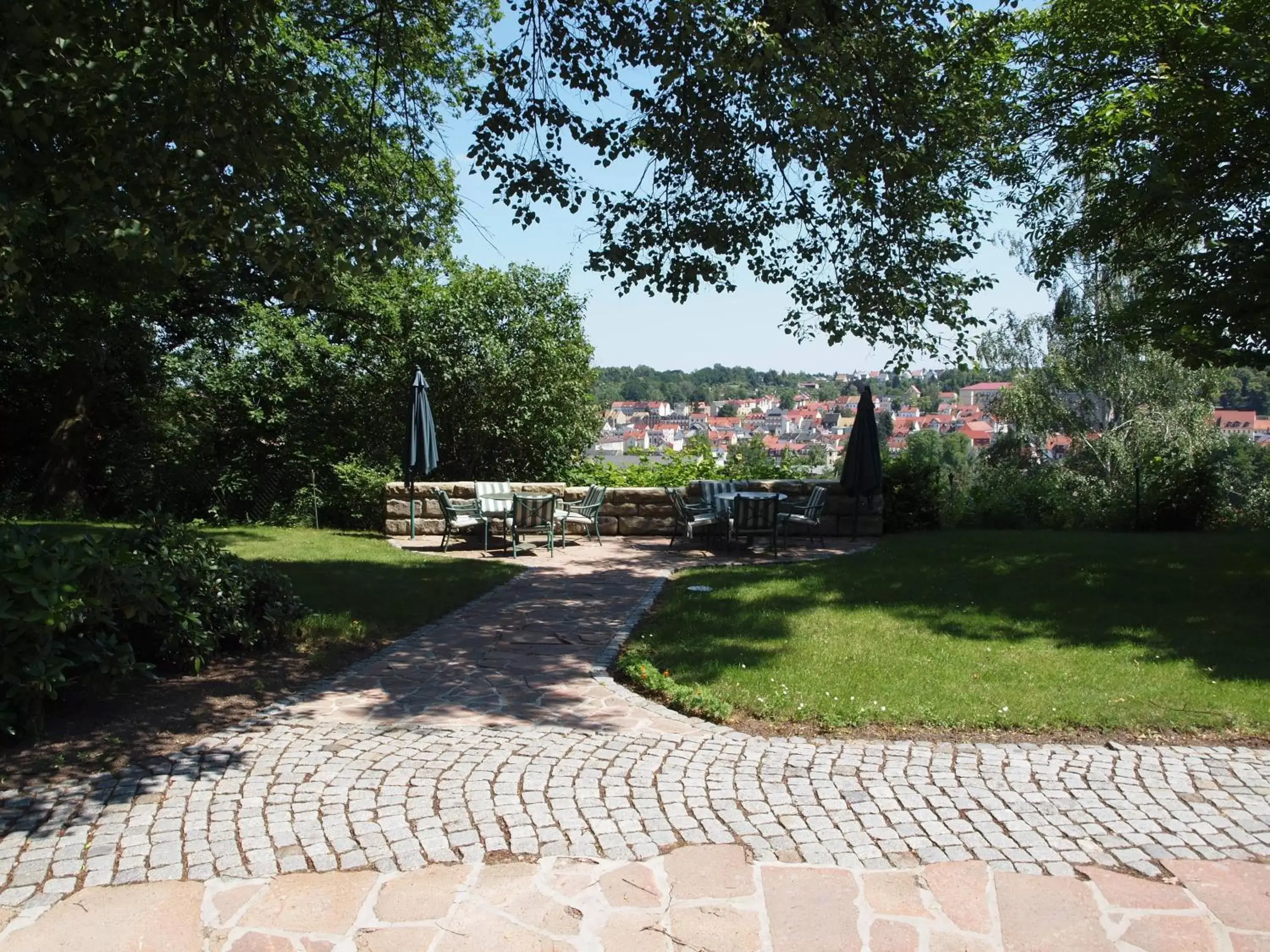 Garden in Hotel & Restaurant Bellevue Schmölln