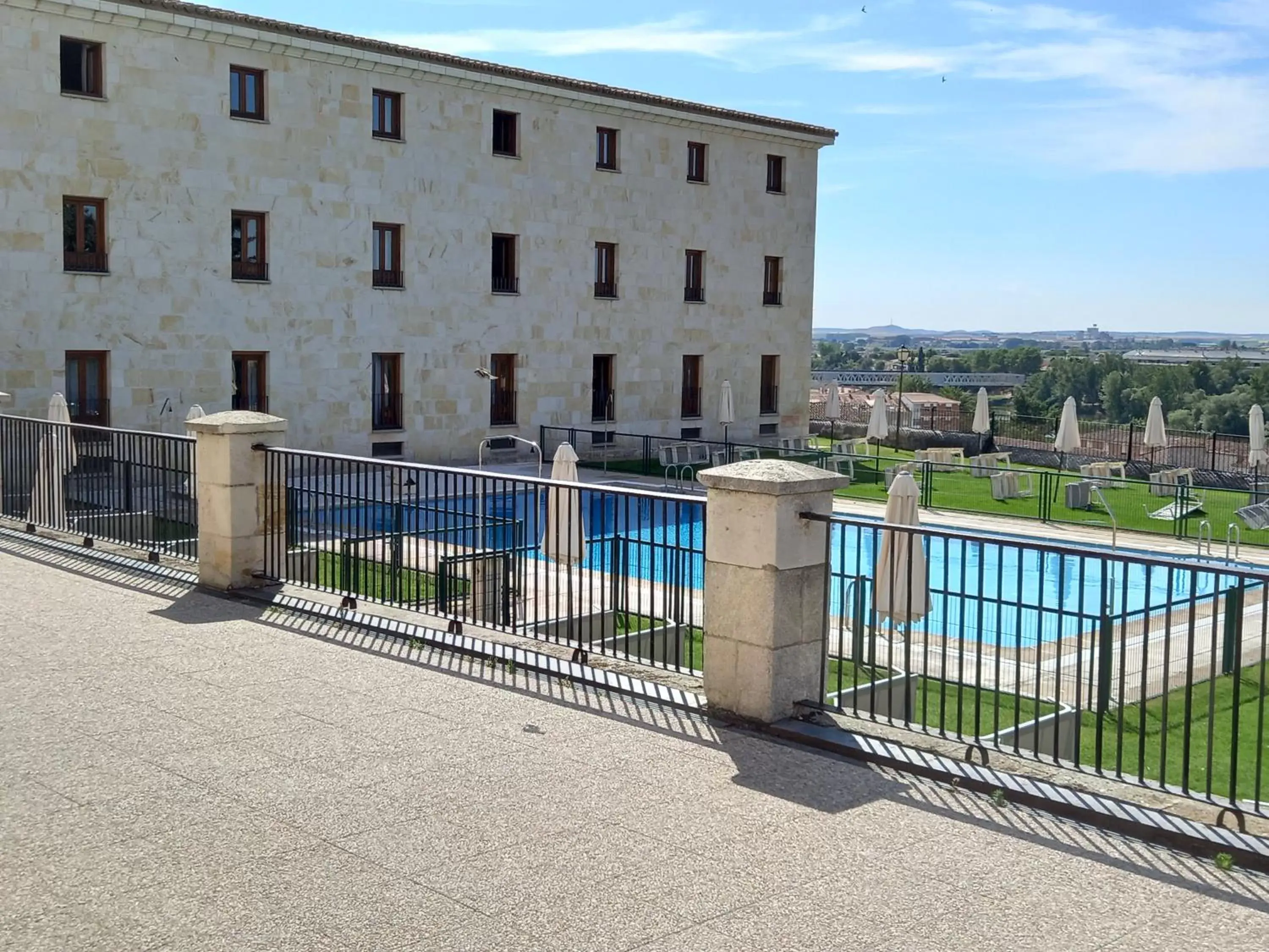 Swimming pool, Pool View in Parador de Zamora