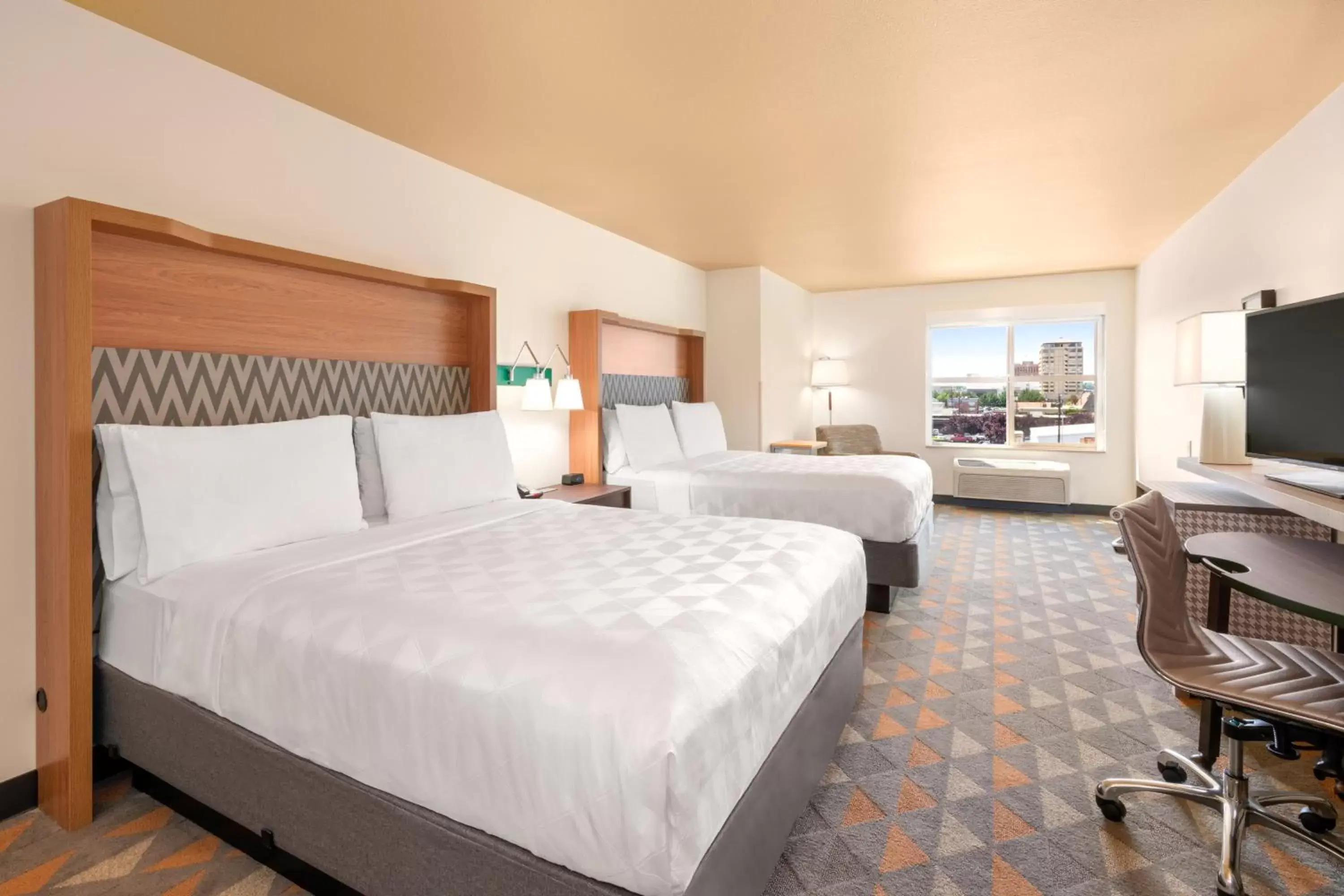 Photo of the whole room, Bed in Holiday Inn Yakima, an IHG Hotel