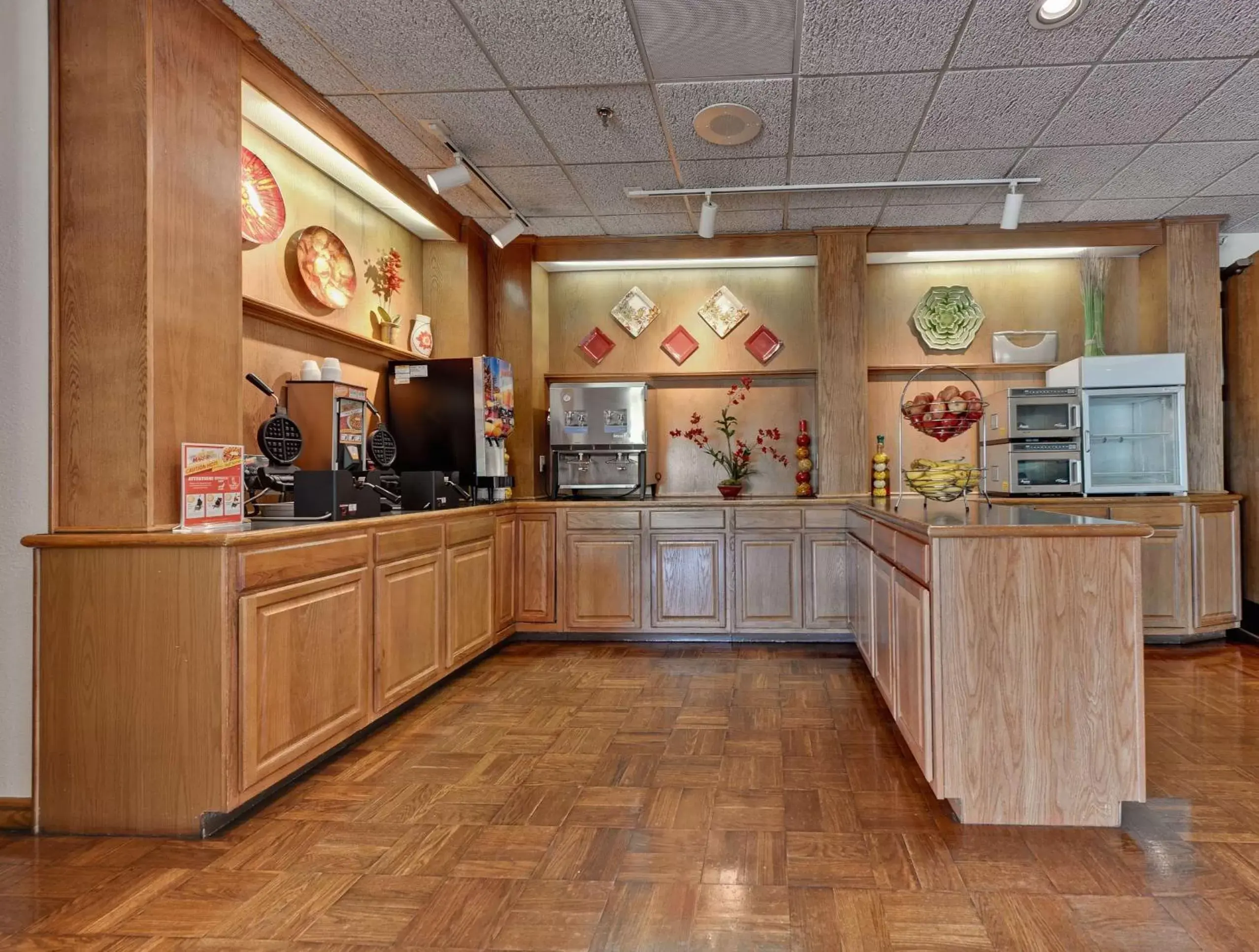 Restaurant/places to eat, Kitchen/Kitchenette in Best Western Hickory