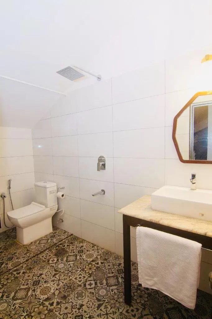 Bathroom in HALF Hotel, Calangute