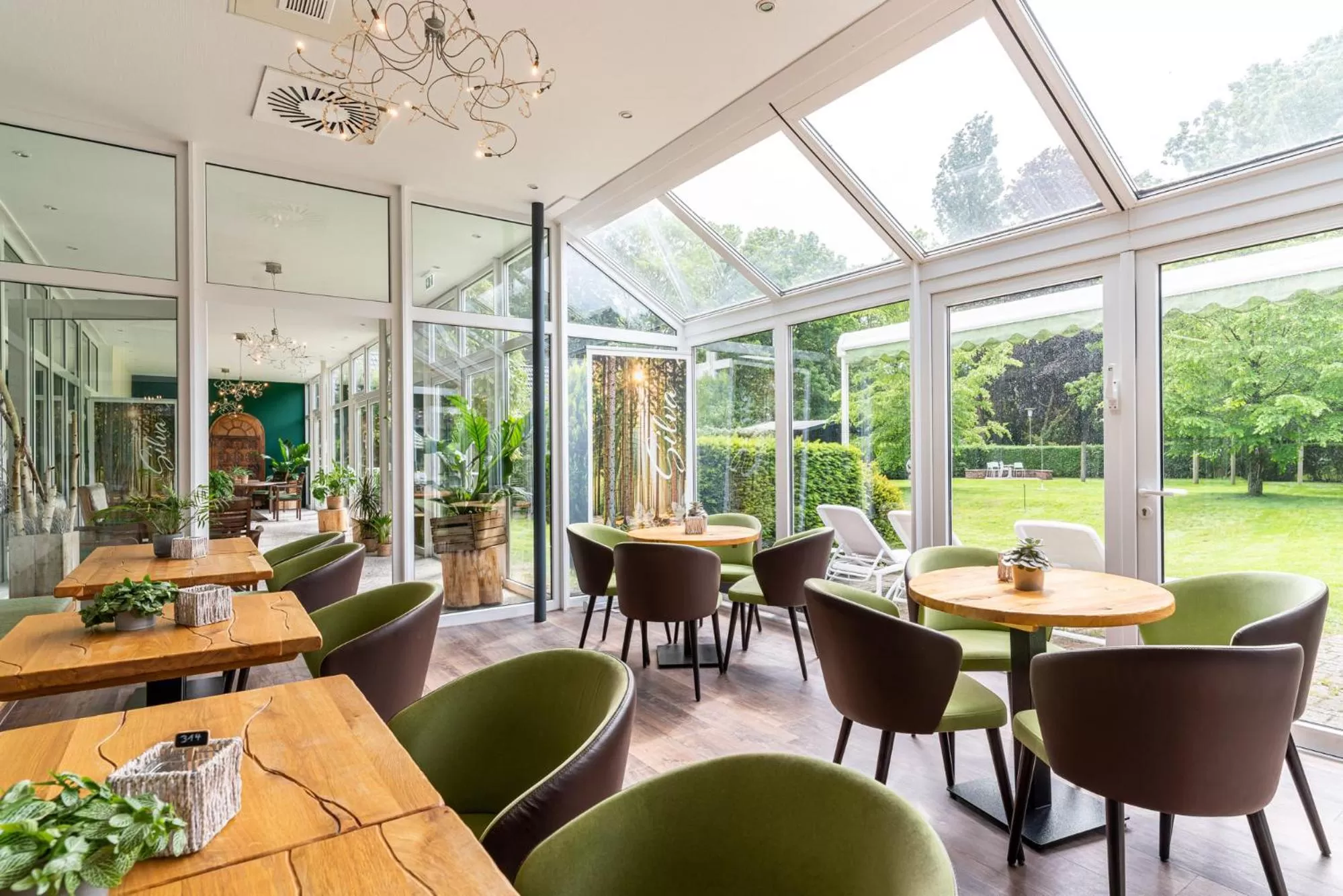 Restaurant/places to eat in Waldhotel Tannenhäuschen