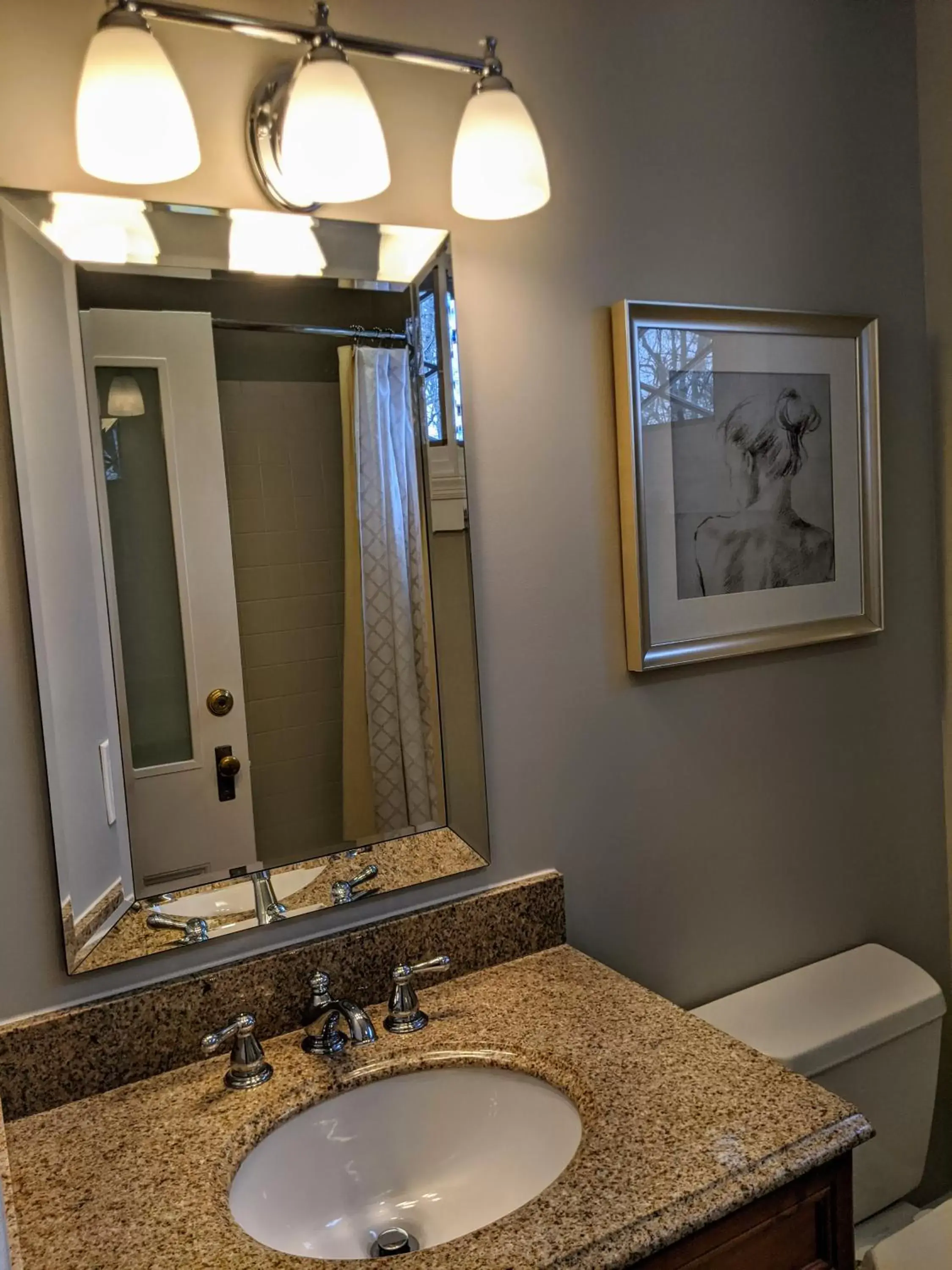 Bathroom in Stanton House Inn