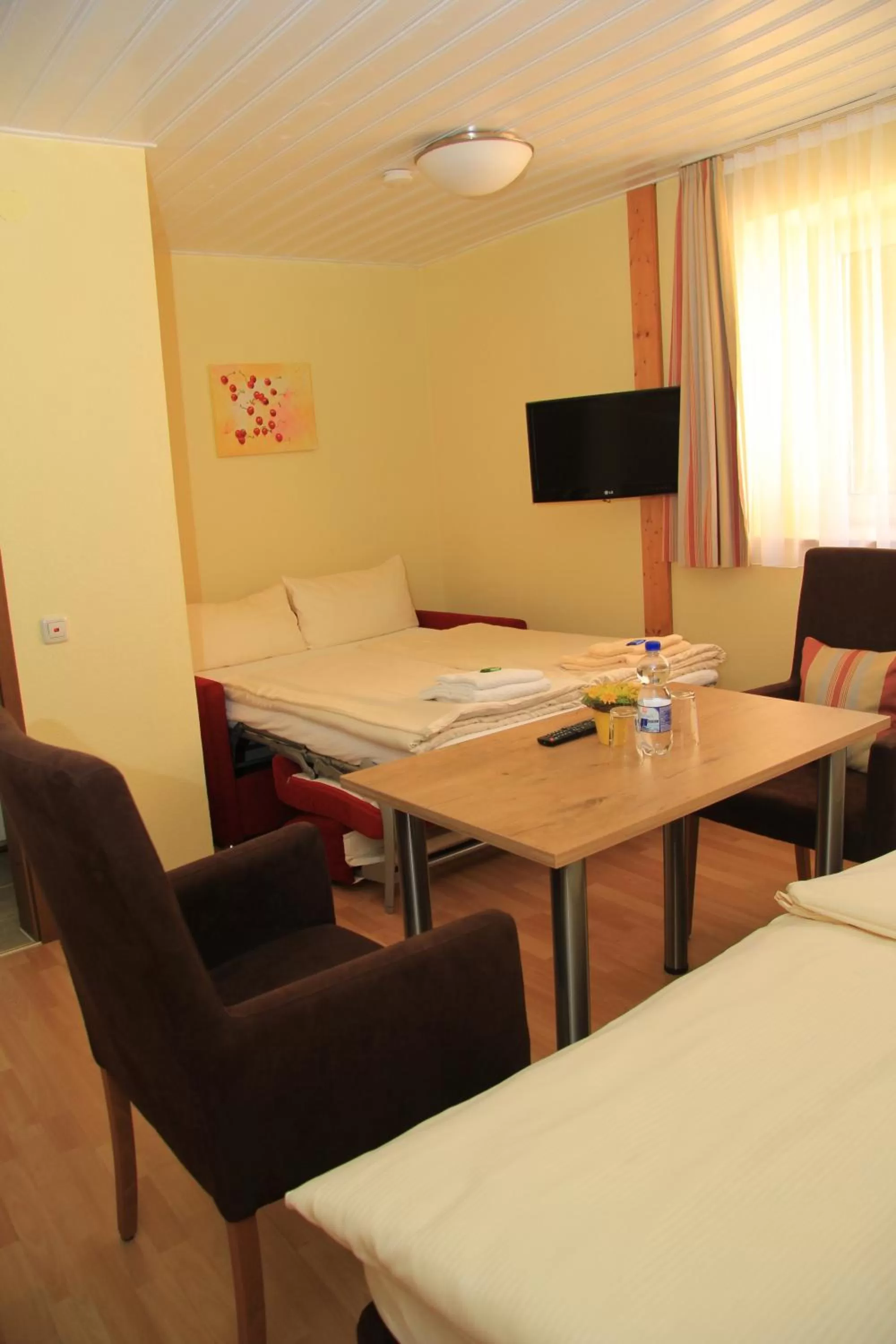 Bed in Waldhotel Albachmühle mit Albacher Stuben