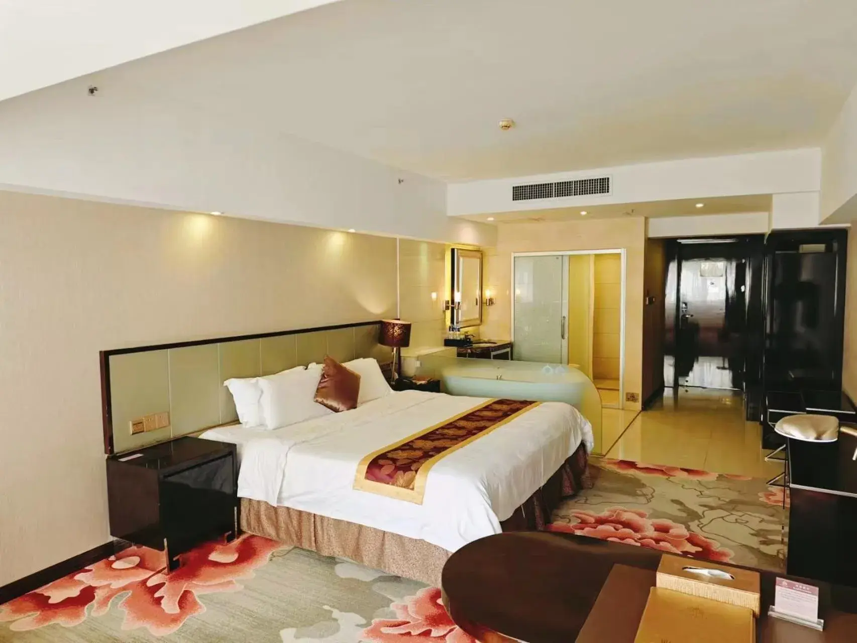 Bed in Clayton Hotel Guangzhou