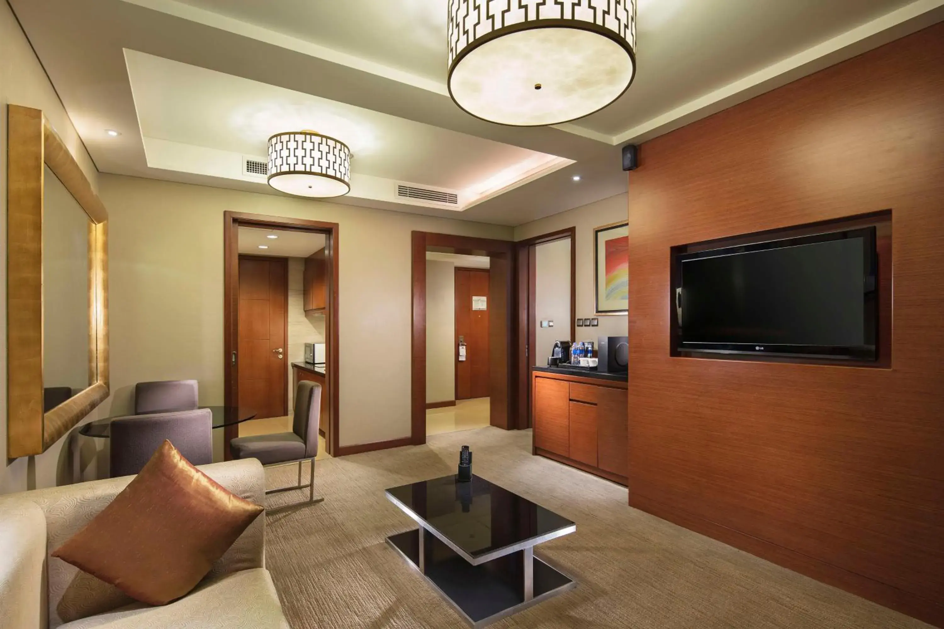 Bedroom, TV/Entertainment Center in DoubleTree By Hilton Shenyang Hotel