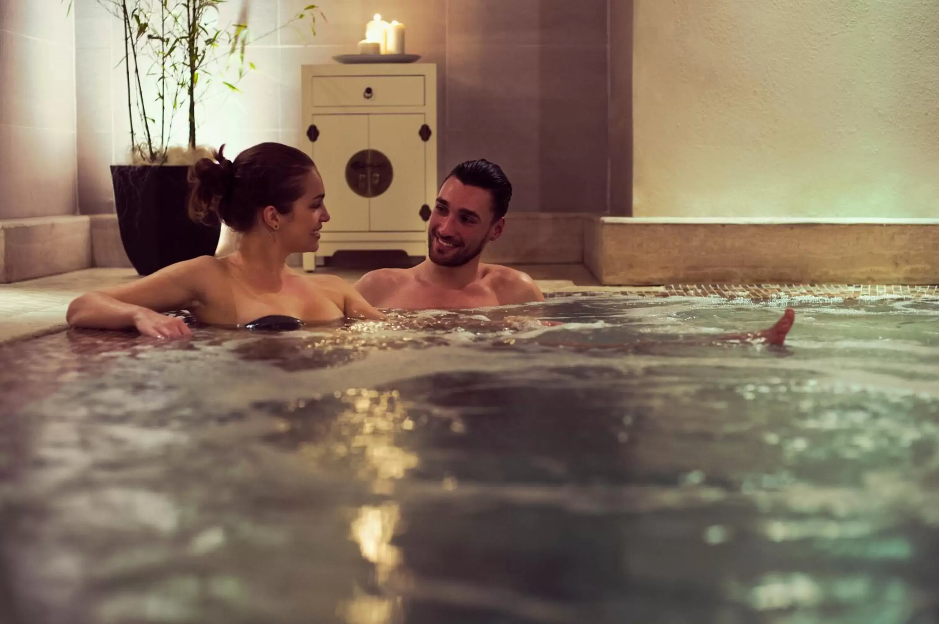 Hot Tub, Swimming Pool in Hotel Firenze Number Nine