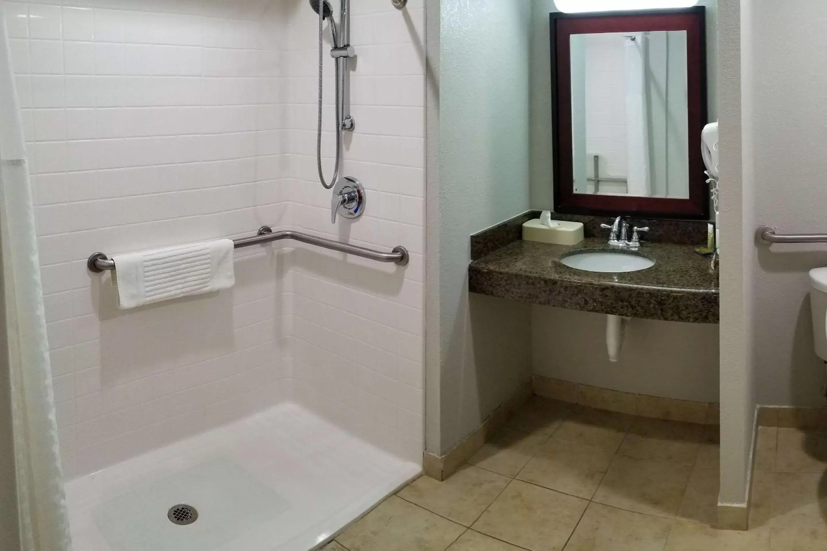 Bathroom in Clarion Pointe by Choice Hotels Corydon