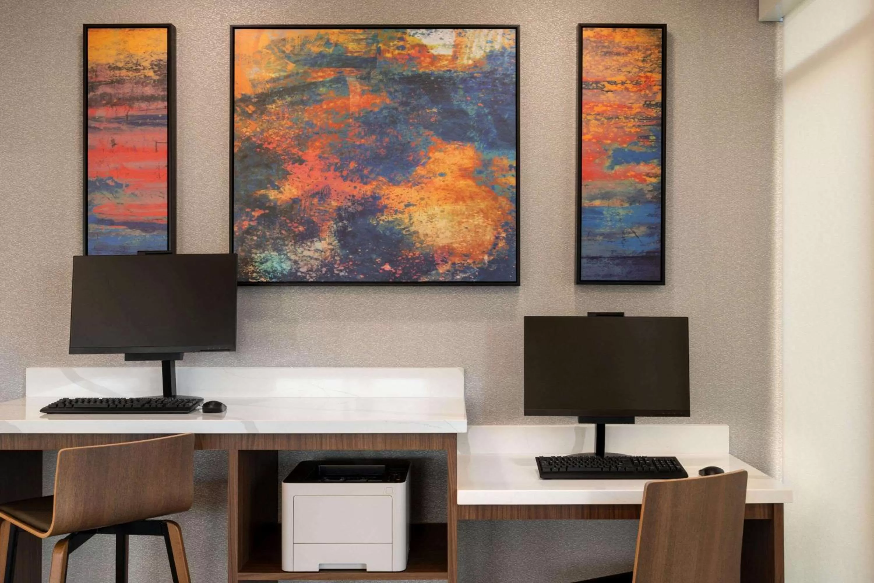 Business facilities in La Quinta Inn & Suites by Wyndham Springfield