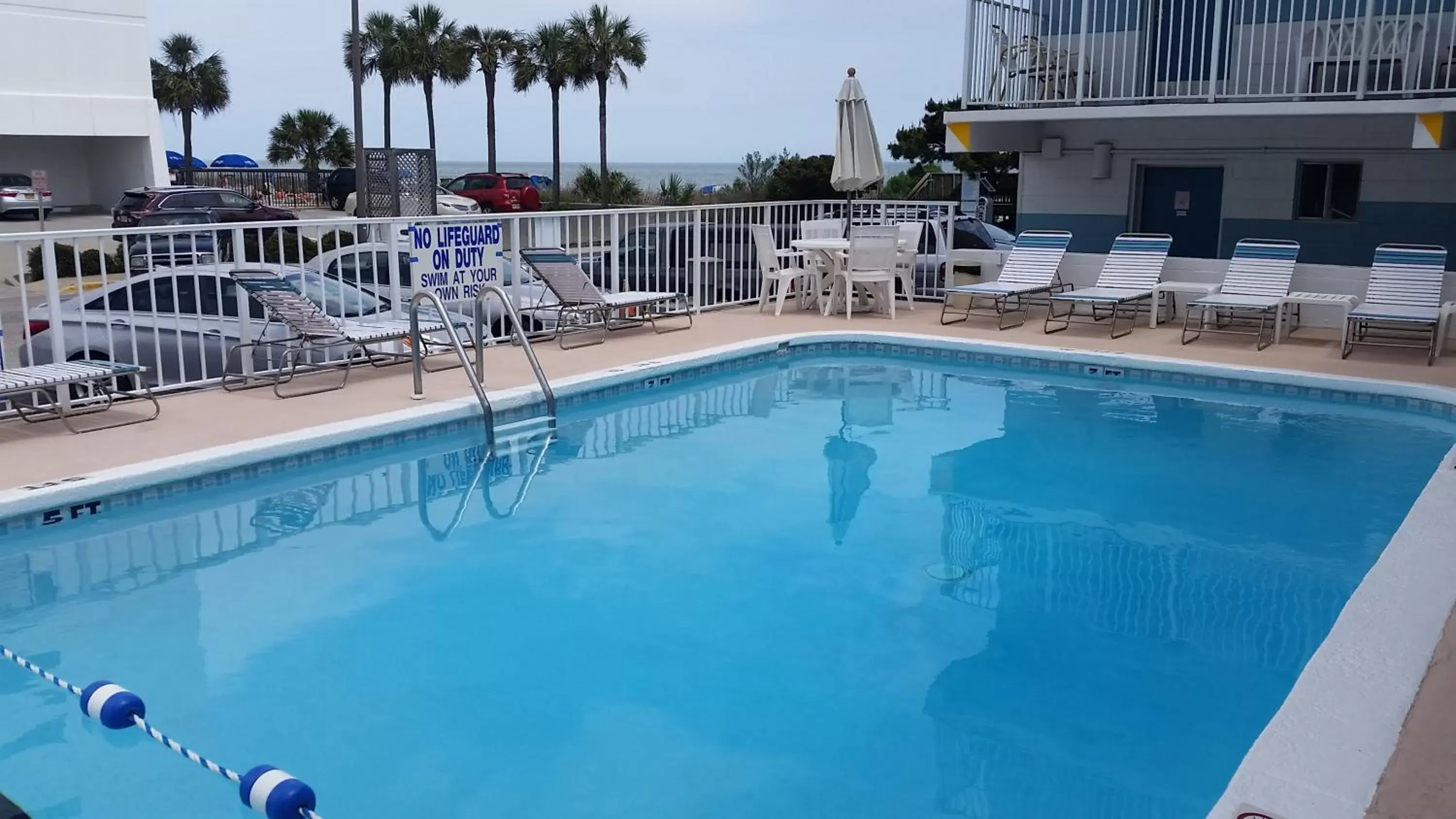 Swimming Pool in Vancouver Motel