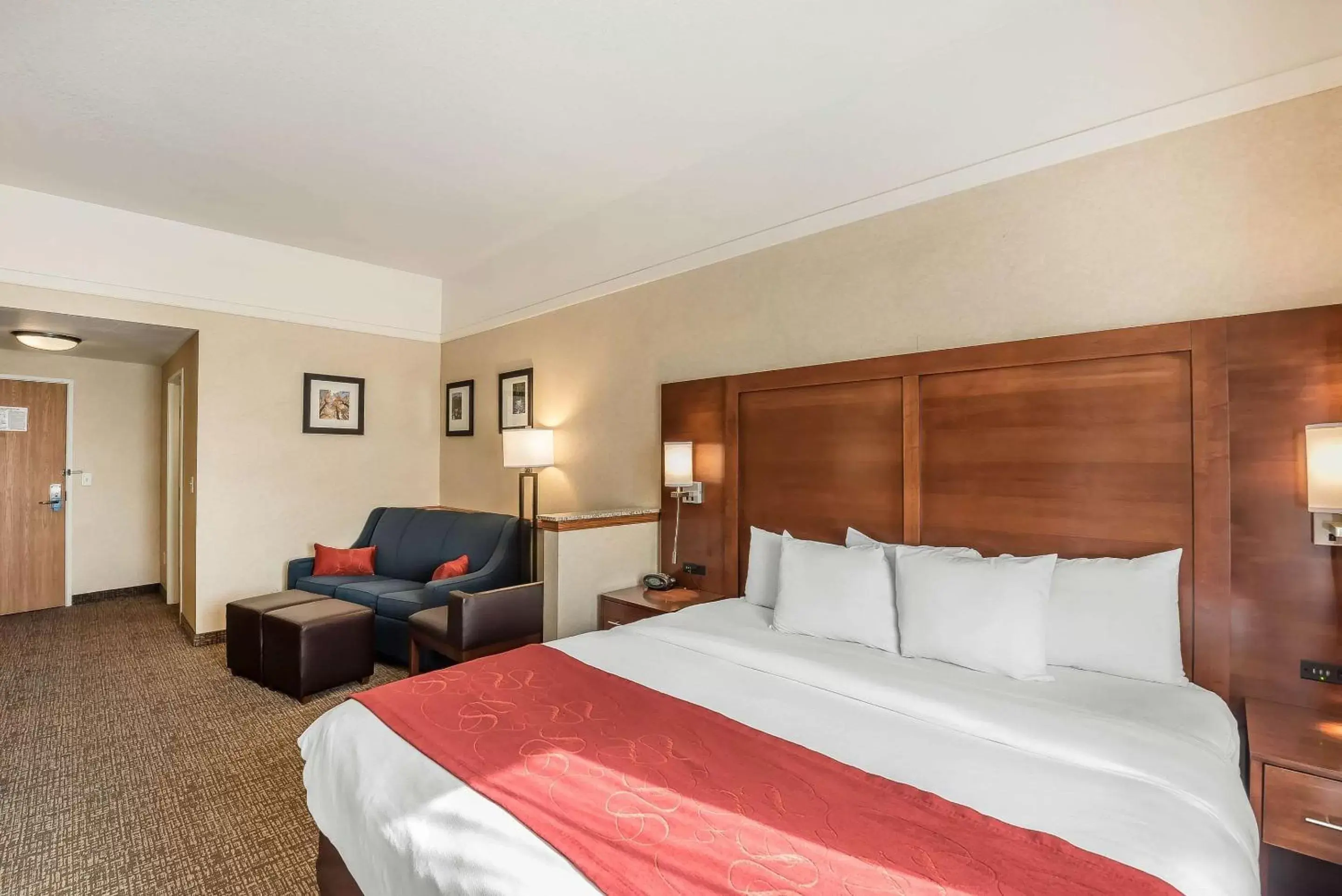 Bedroom, Bed in Comfort Suites Longmont