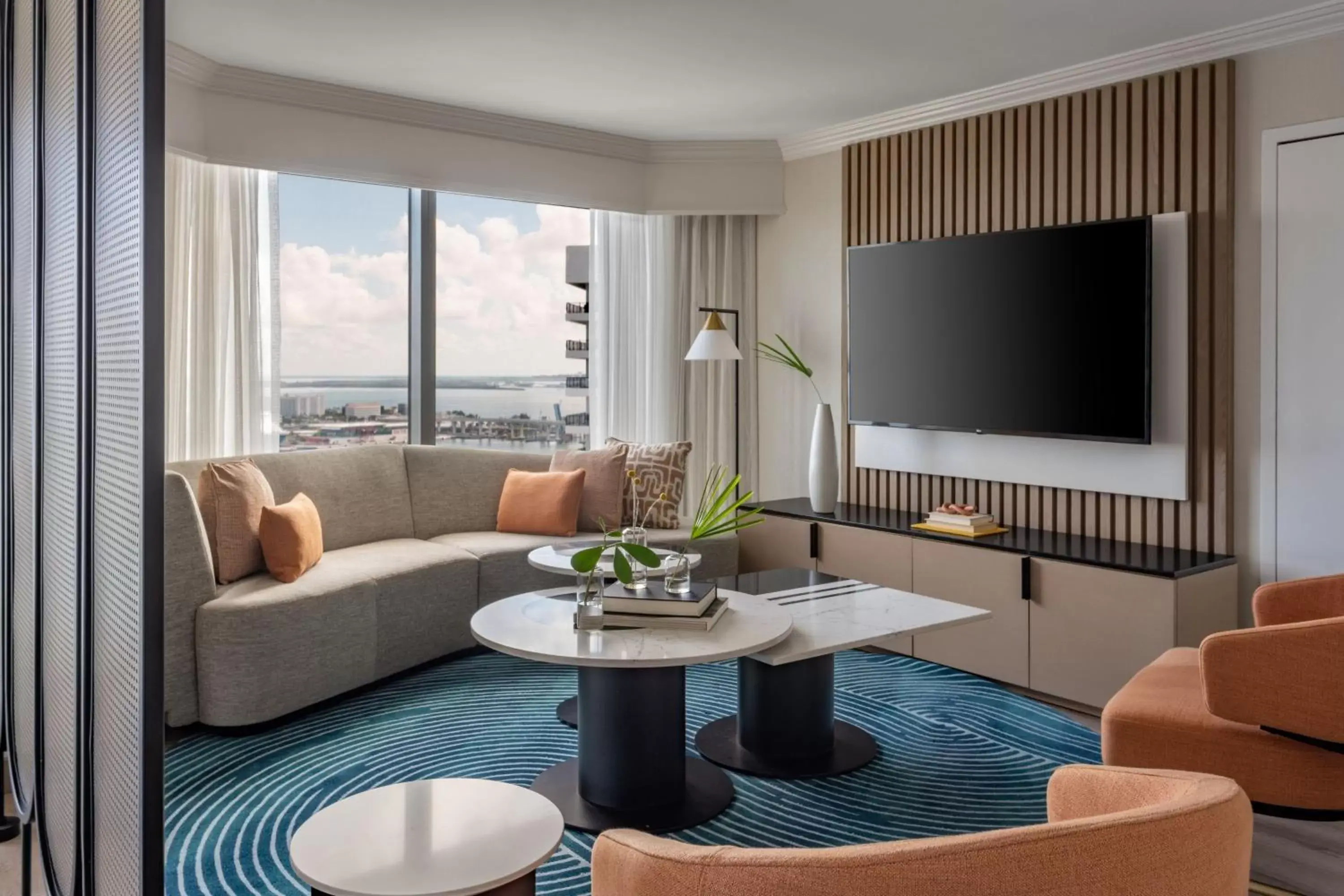 Living room, Seating Area in Miami Marriott Biscayne Bay