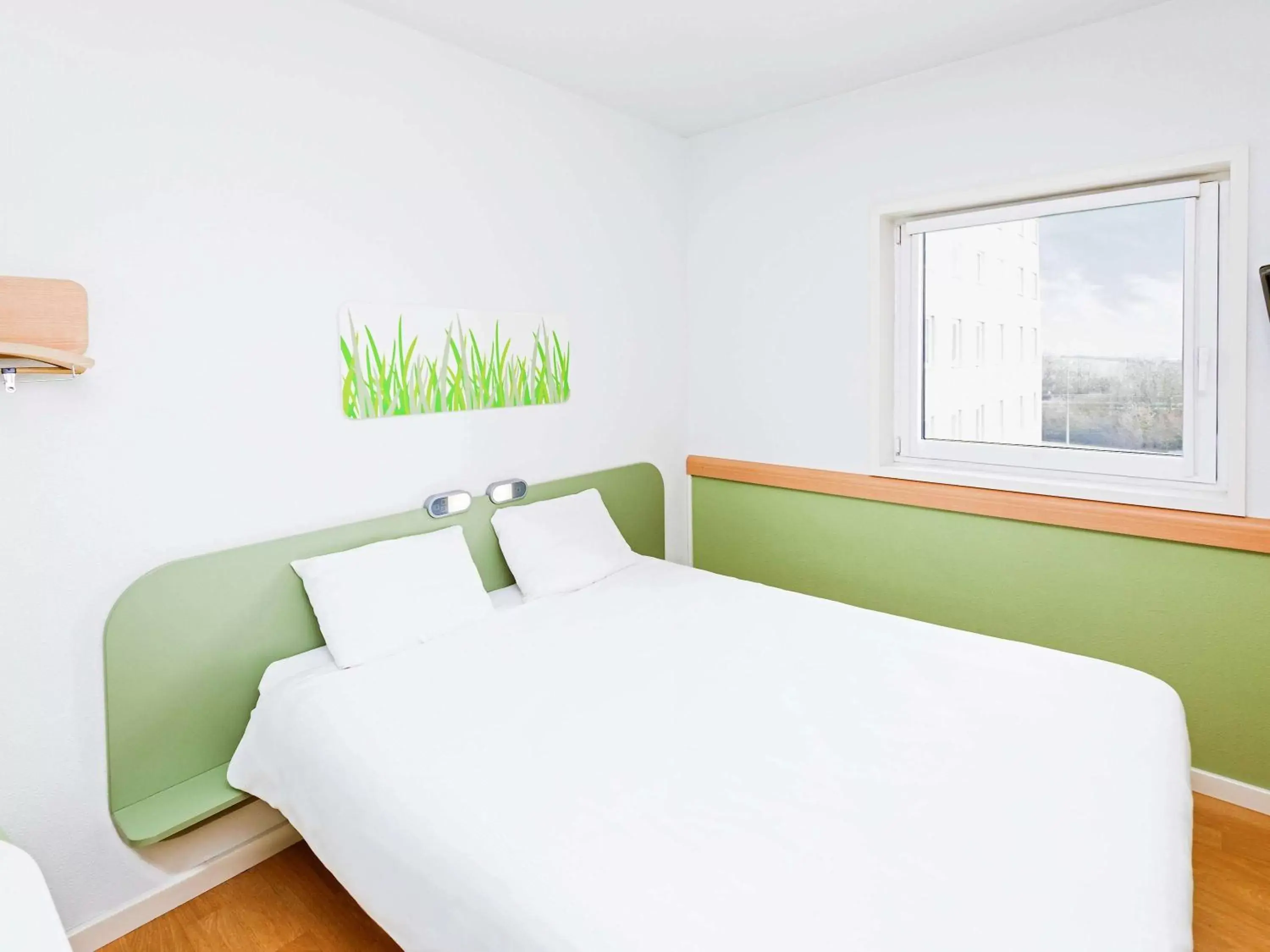 Photo of the whole room, Bed in ibis Budget Luxembourg Sud