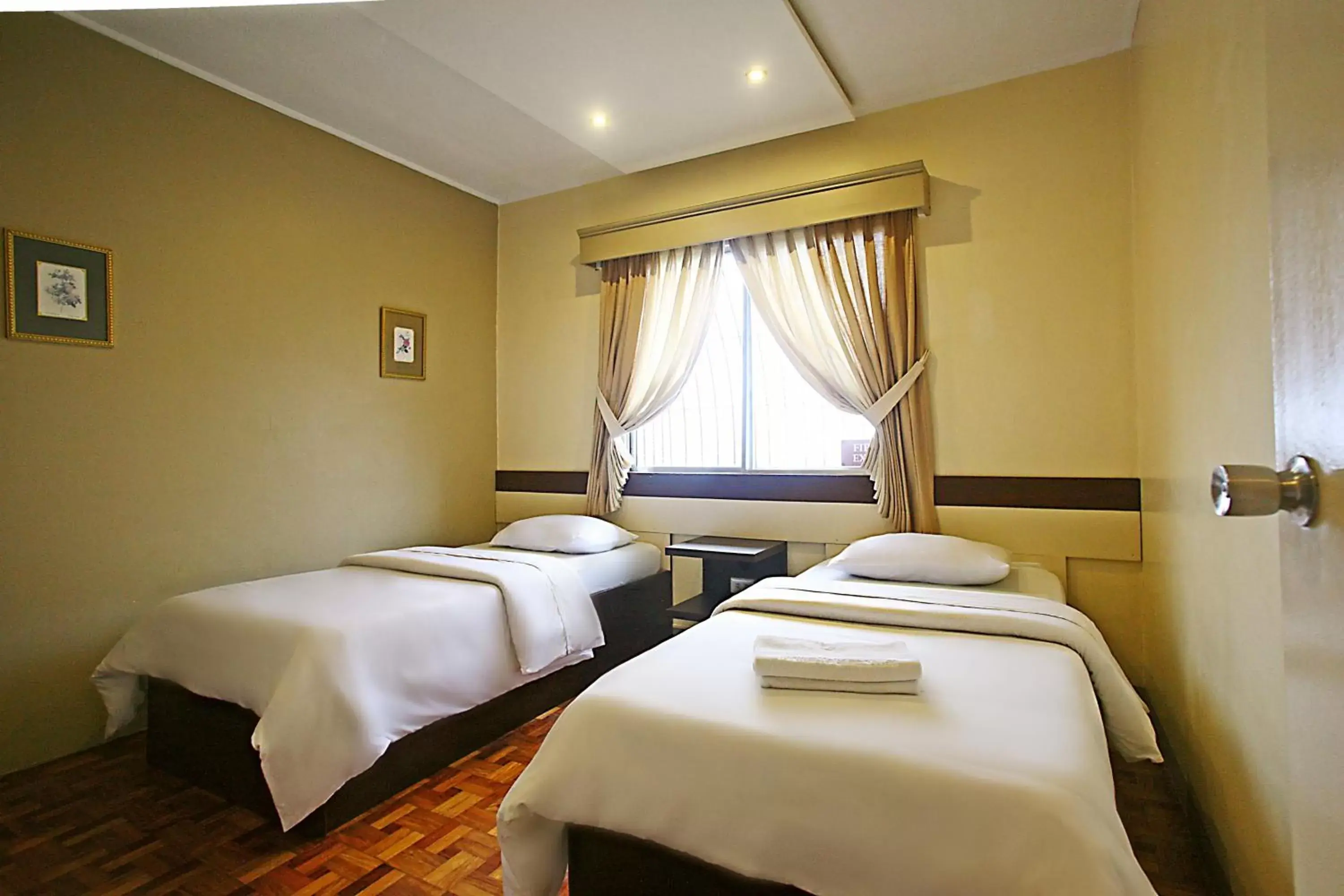 Bed in Baguio Holiday Villas