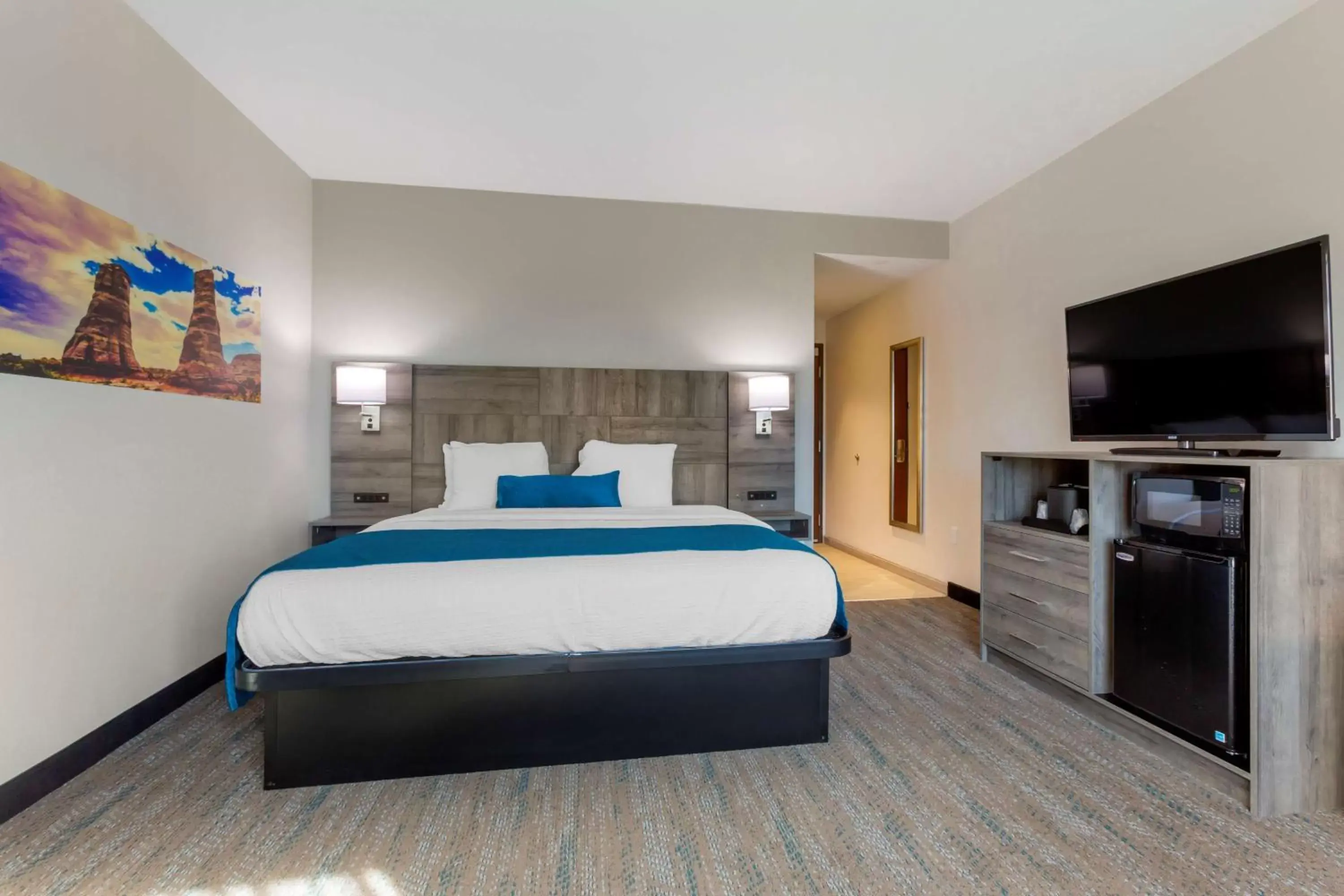 Photo of the whole room, Bed in Best Western Plus Executive Residency Phoenix North Happy Valley