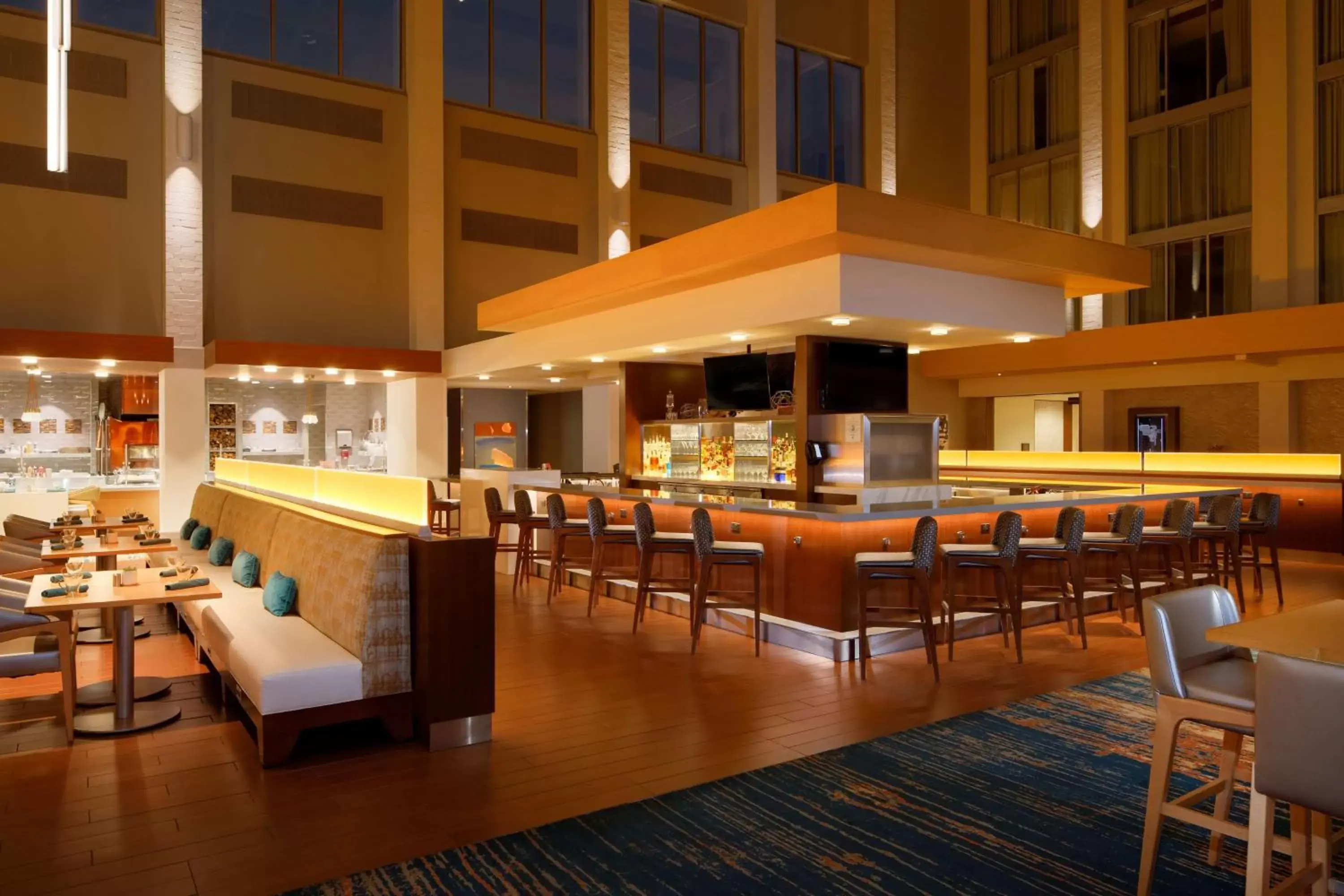 Dining area, Restaurant/Places to Eat in DoubleTree by Hilton Pittsburgh - Cranberry