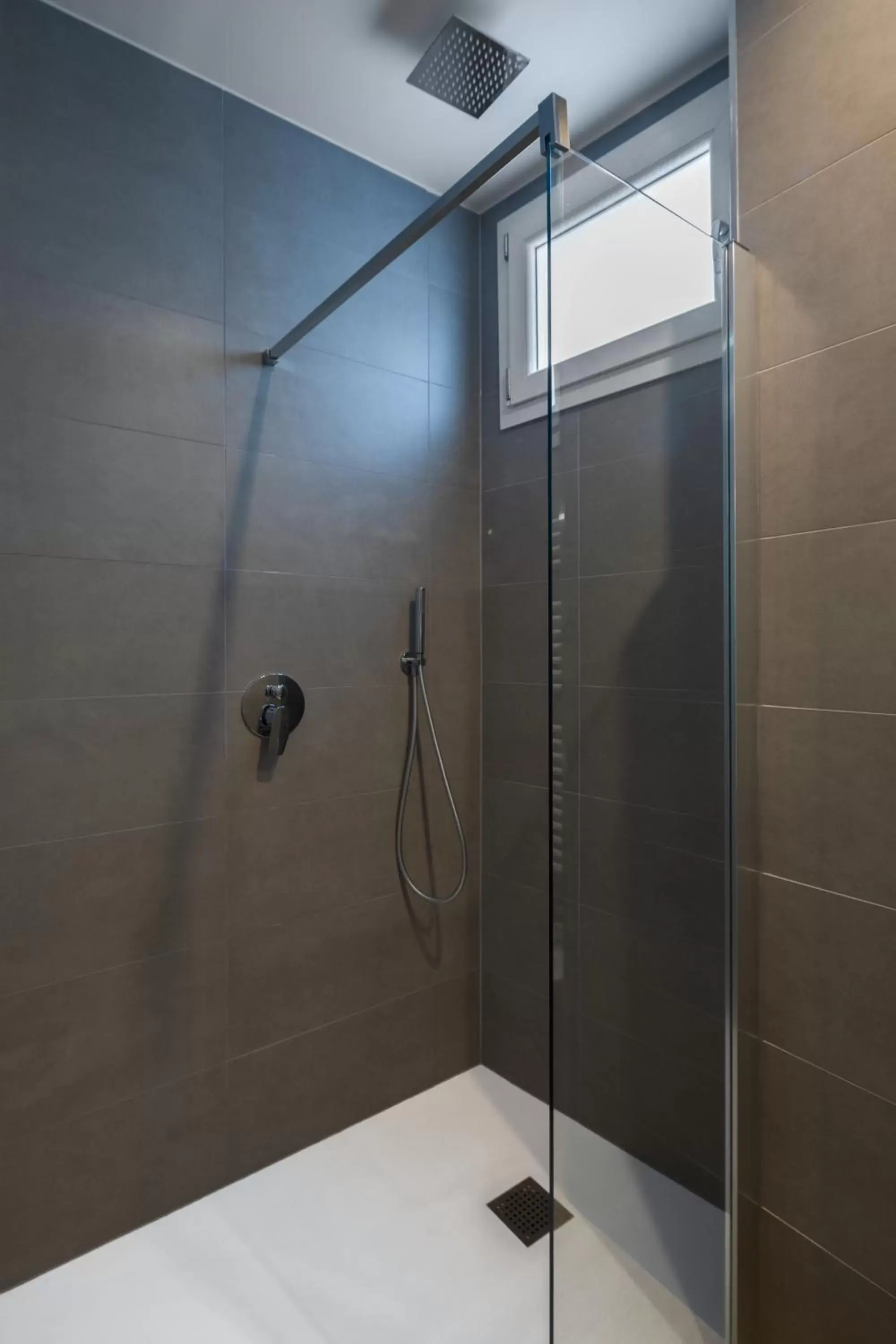 Shower, Bathroom in Hotel Excelsior Pavia