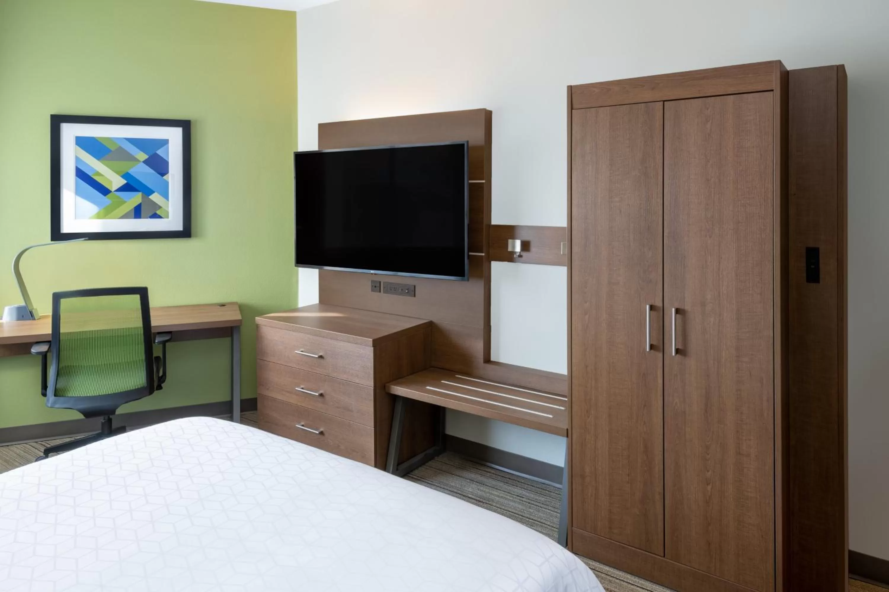 Photo of the whole room, Bed in Holiday Inn Express & Suites Colorado Springs-Airport by IHG