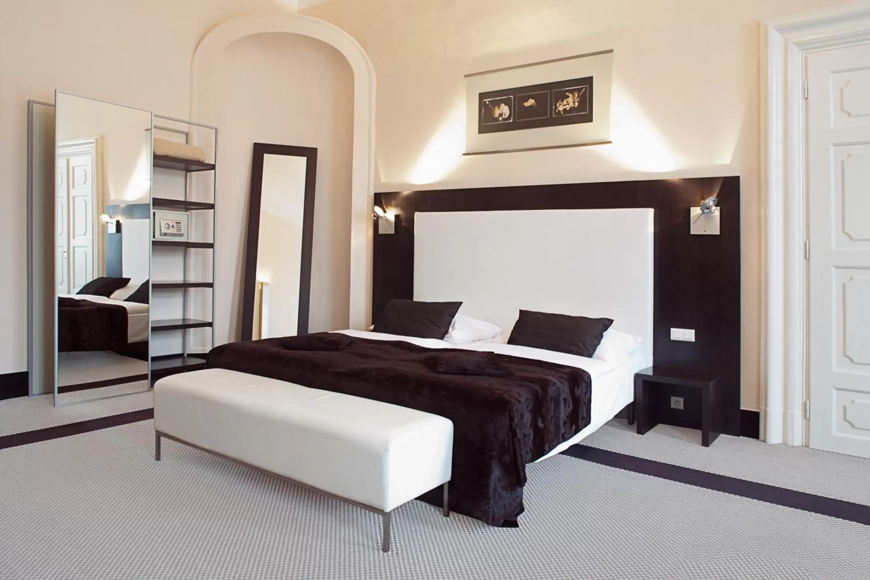 Photo of the whole room, Bed in Old Town Square Residence by Emblem