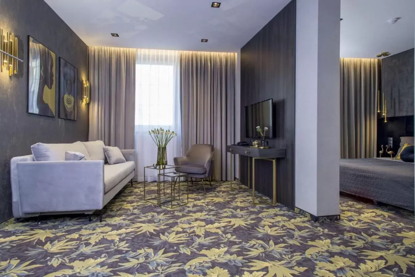 Photo of the whole room, Seating Area in Hotel Atrium