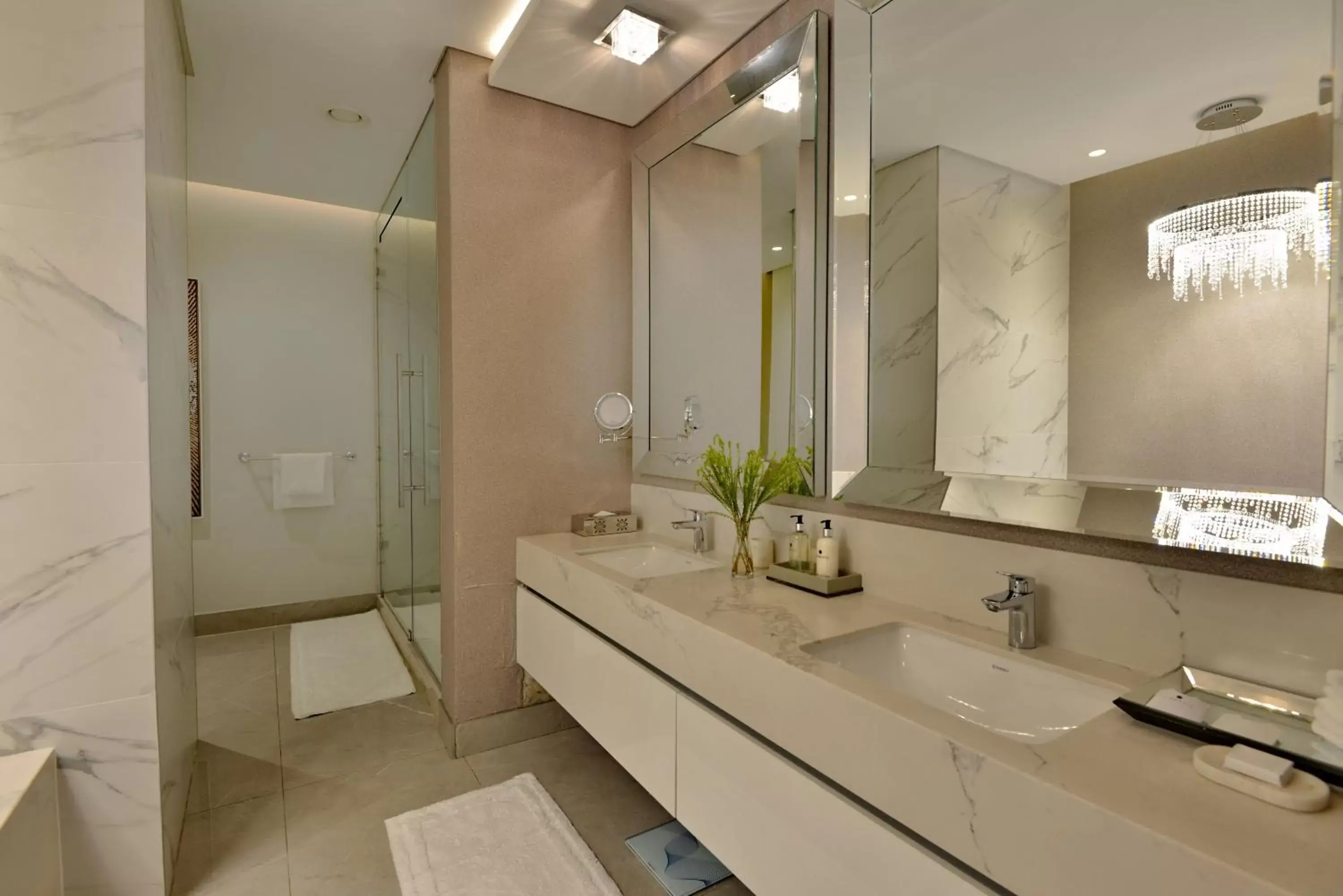 Shower, Bathroom in The Houghton Hotel, Spa, Wellness & Golf