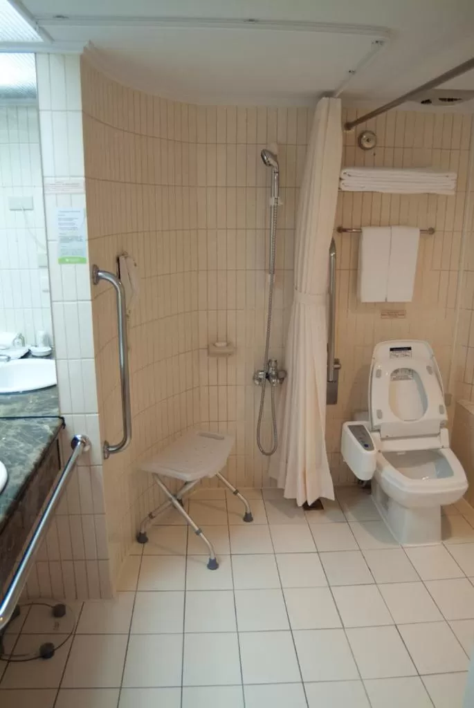 Shower in Santos Hotel