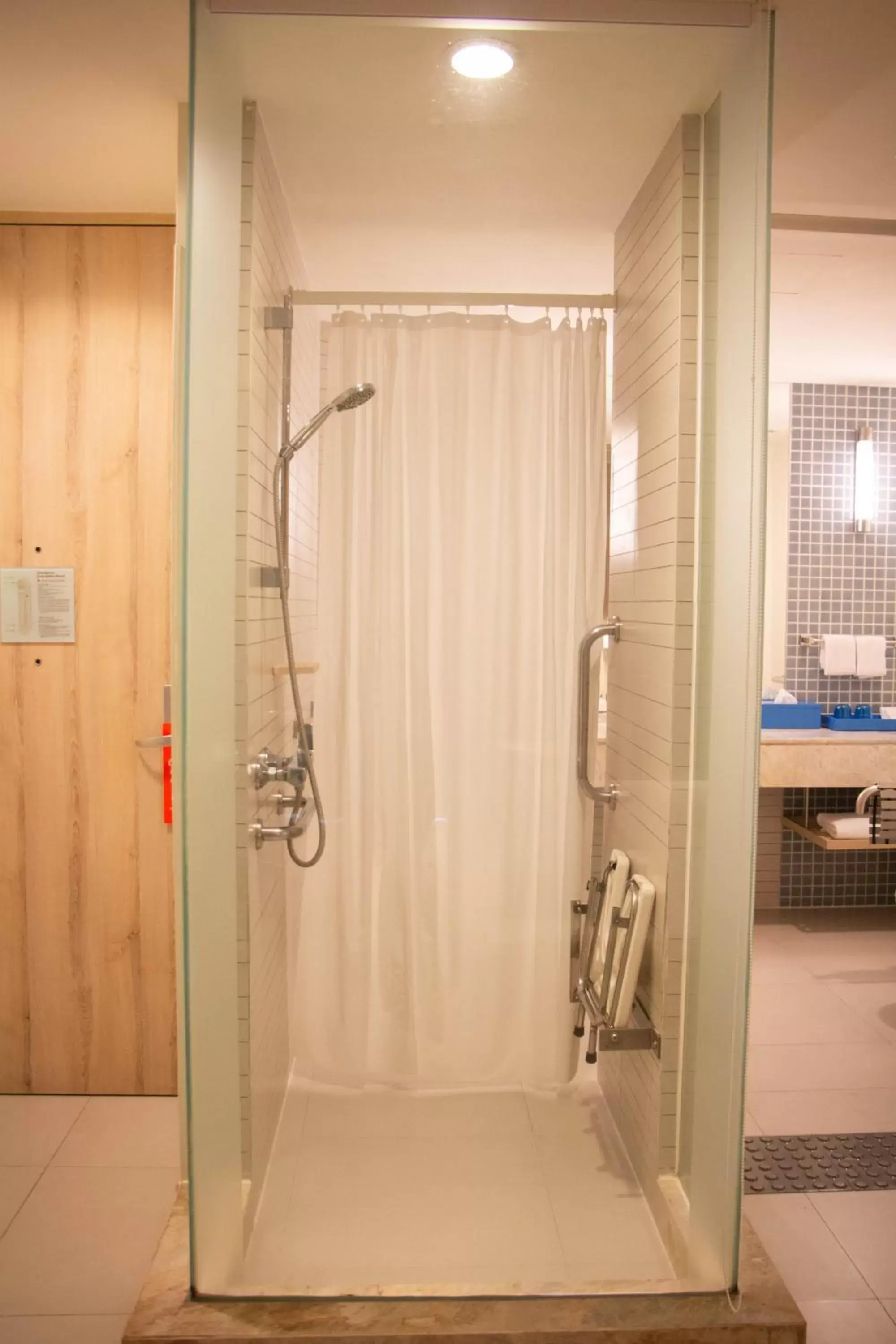 Shower, Bathroom in Holiday Inn Pattaya, an IHG Hotel