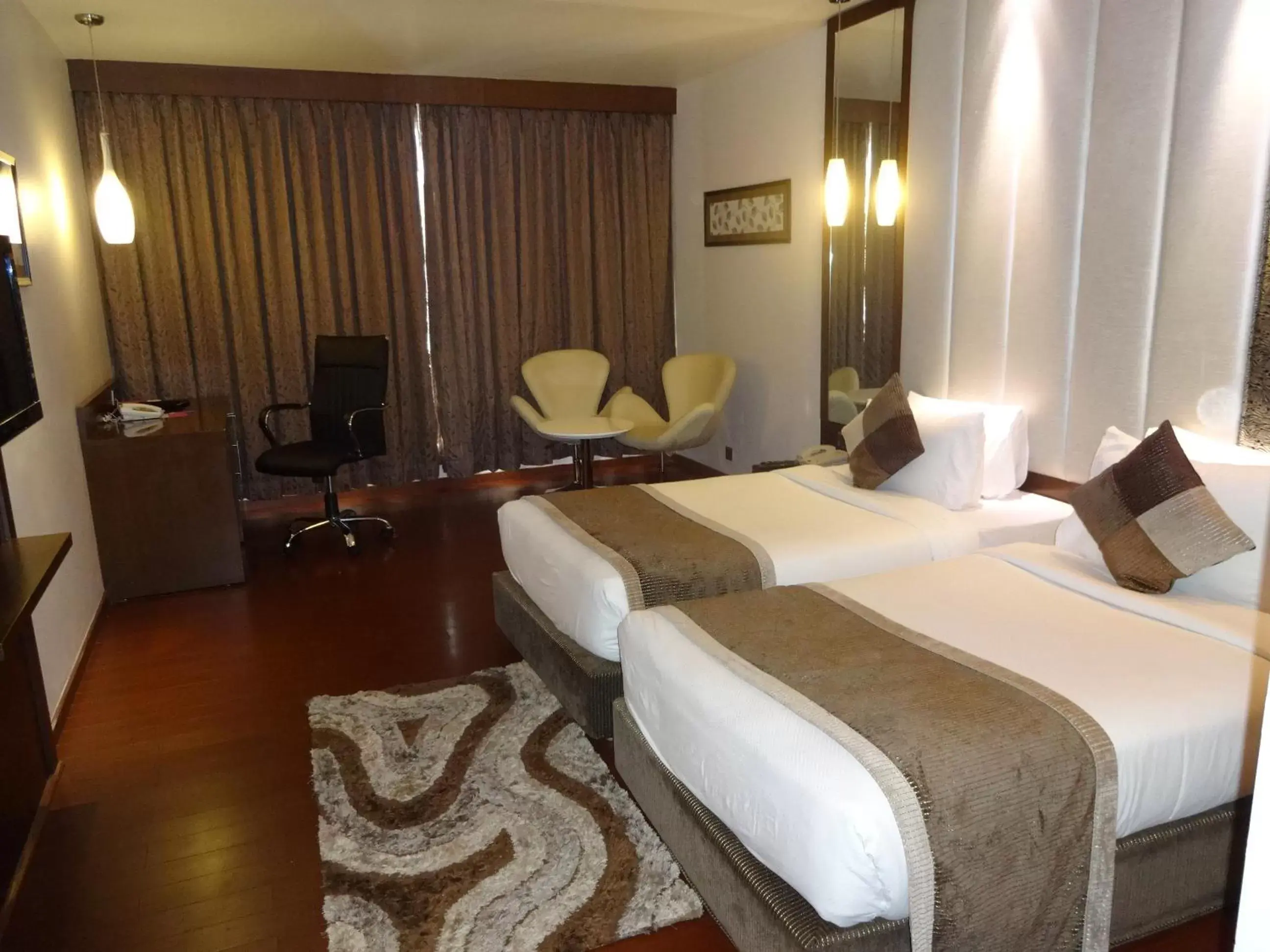 Photo of the whole room, Bed in Daspalla Hyderabad