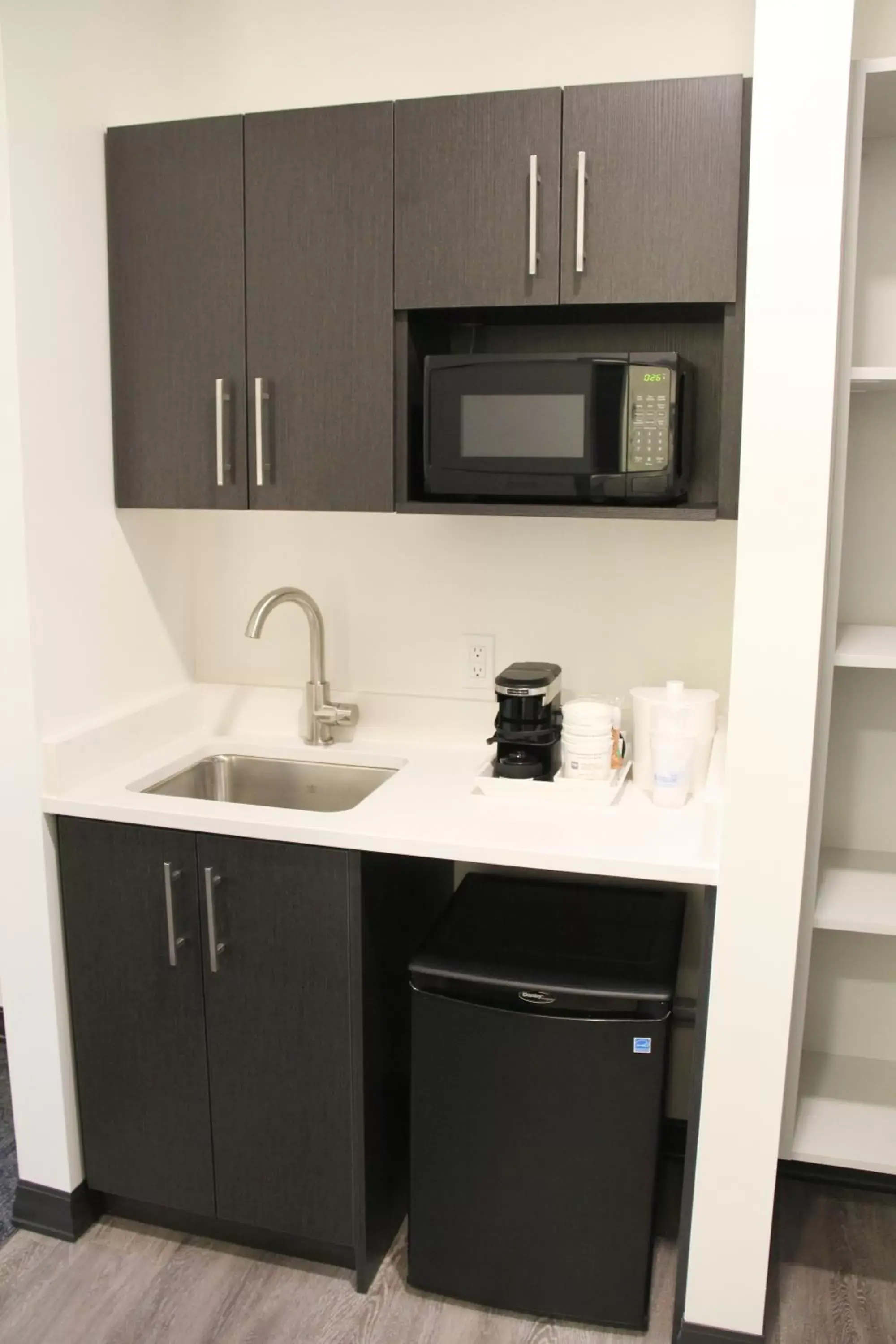 Kitchen or kitchenette, Kitchen/Kitchenette in Best Western Plus Winkler