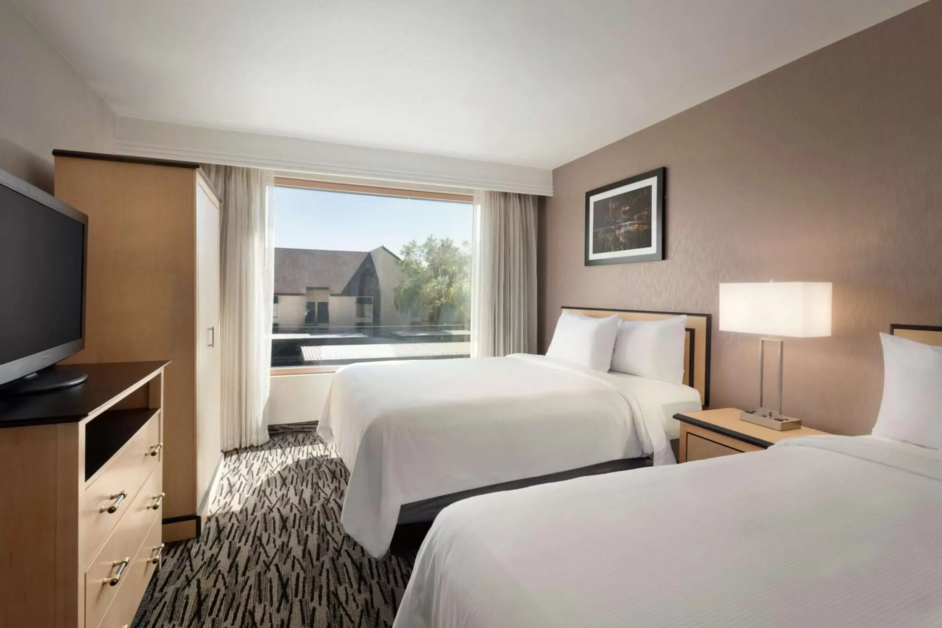 Bed in Embassy Suites by Hilton Convention Center Las Vegas