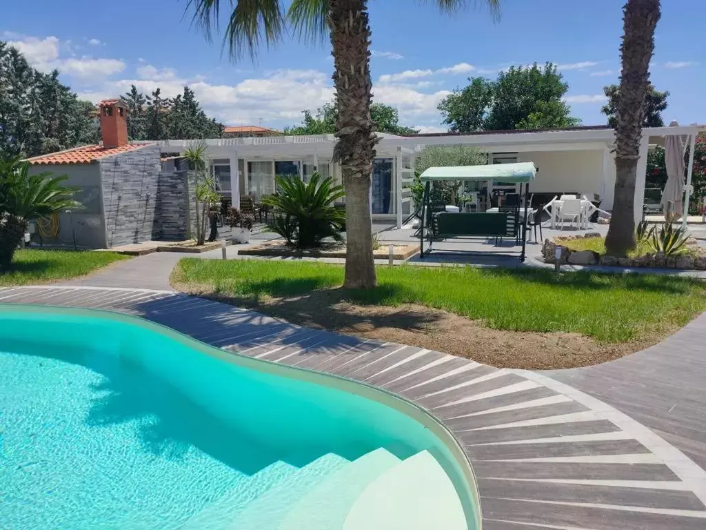 Swimming Pool in B&B Resort El Bisagrà