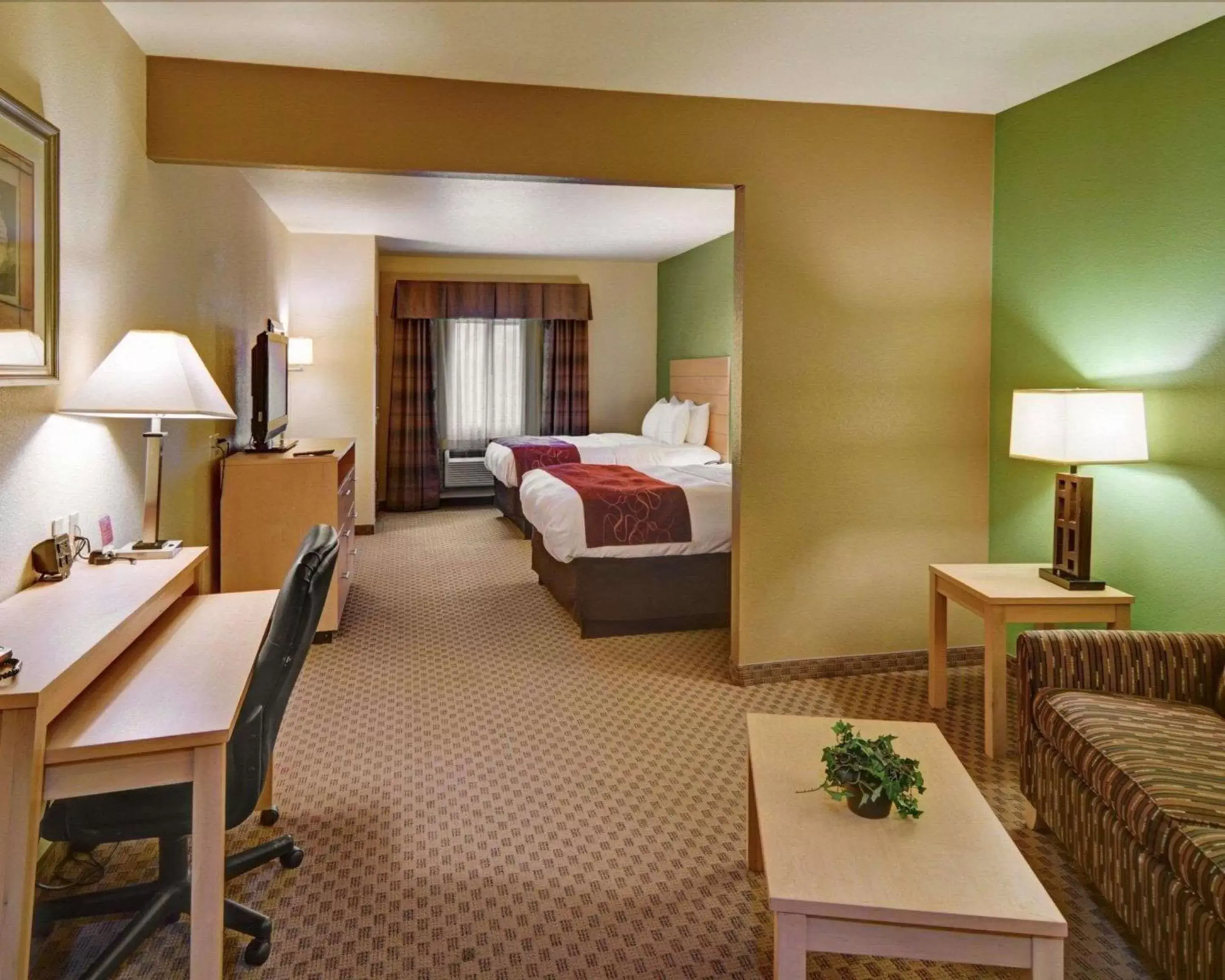 Photo of the whole room in Comfort Suites Lindale