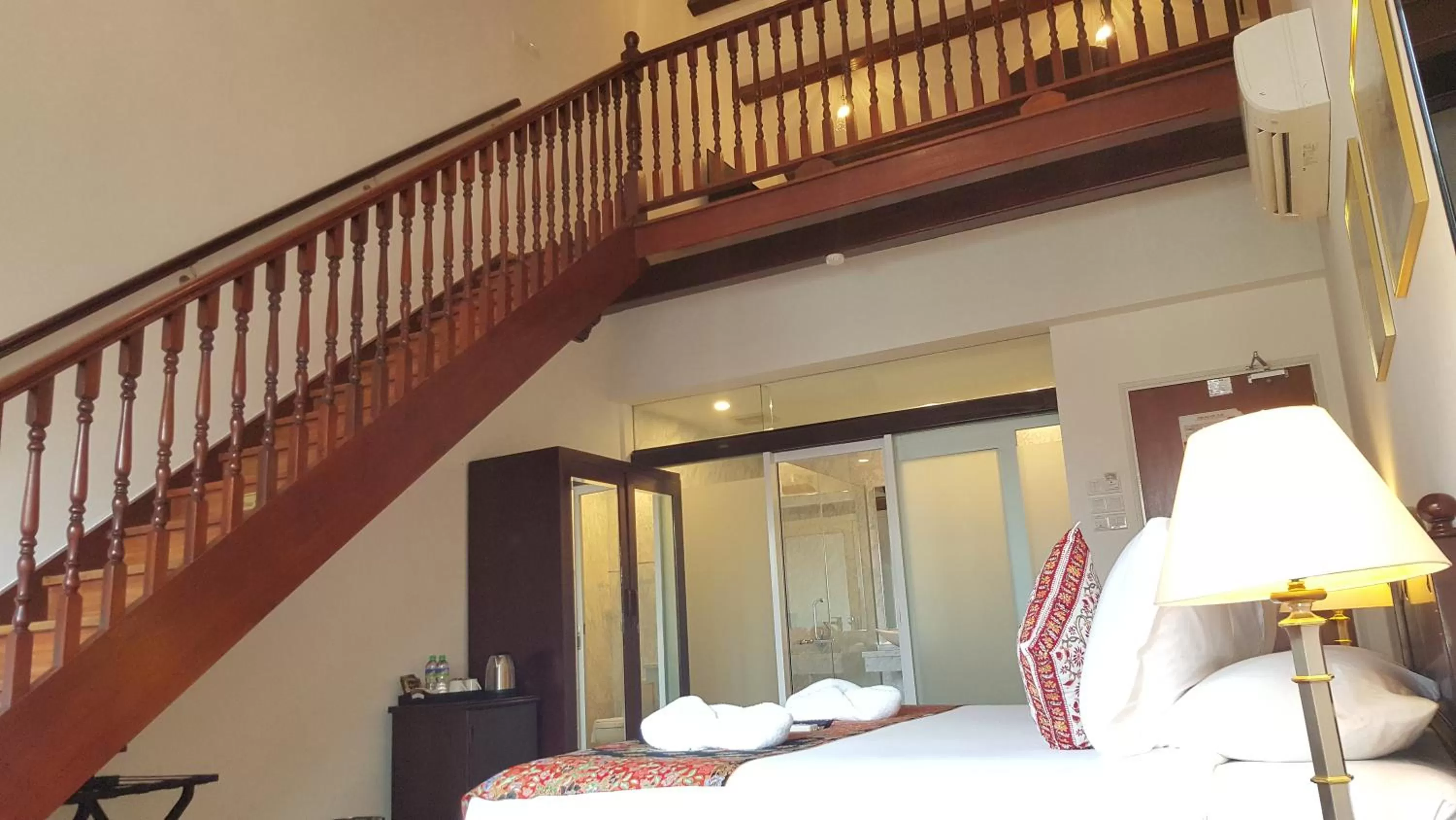 Bed in Heeren Straits Hotel