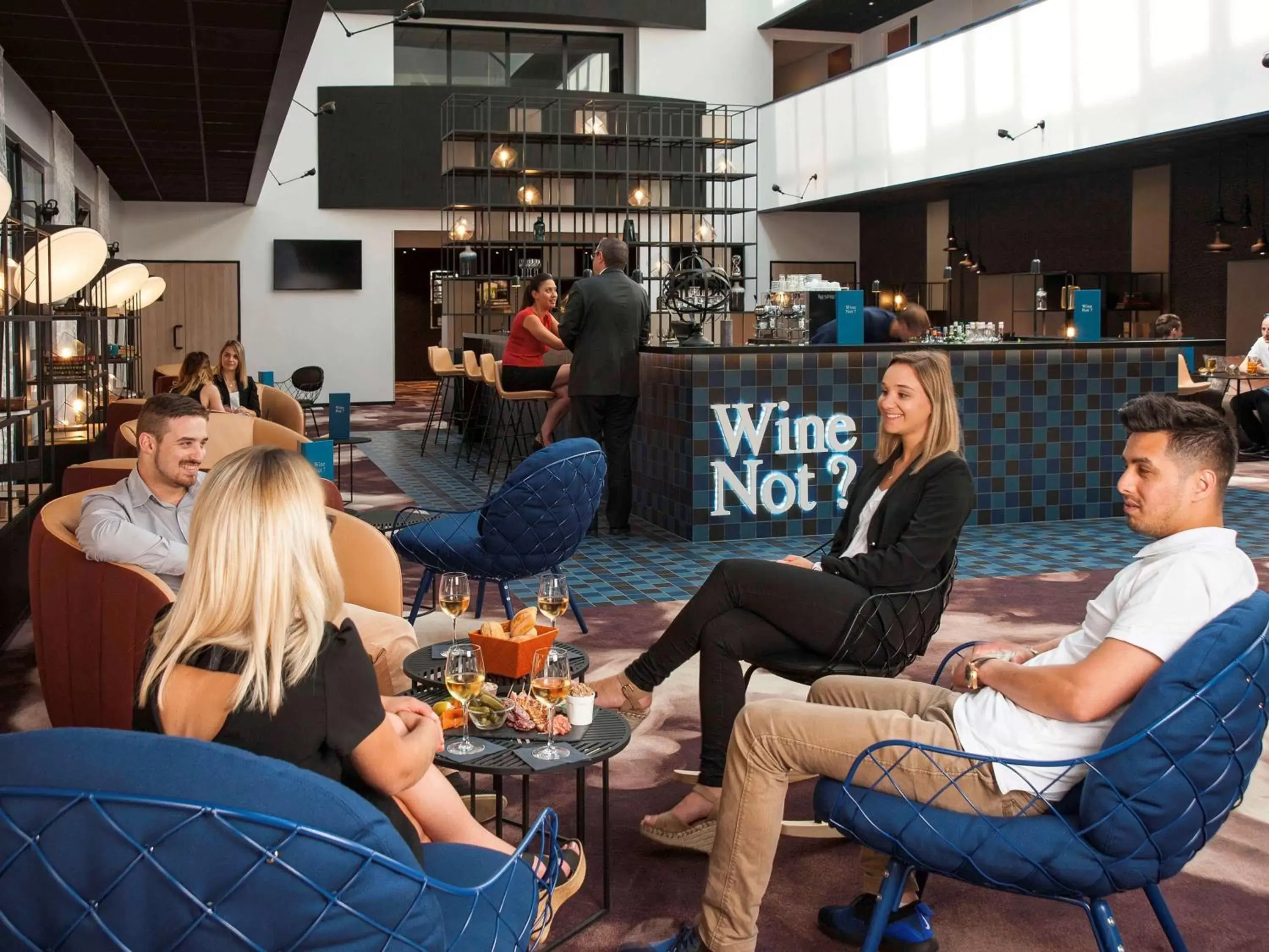 Lounge or bar in Hotel Mercure Blois Centre