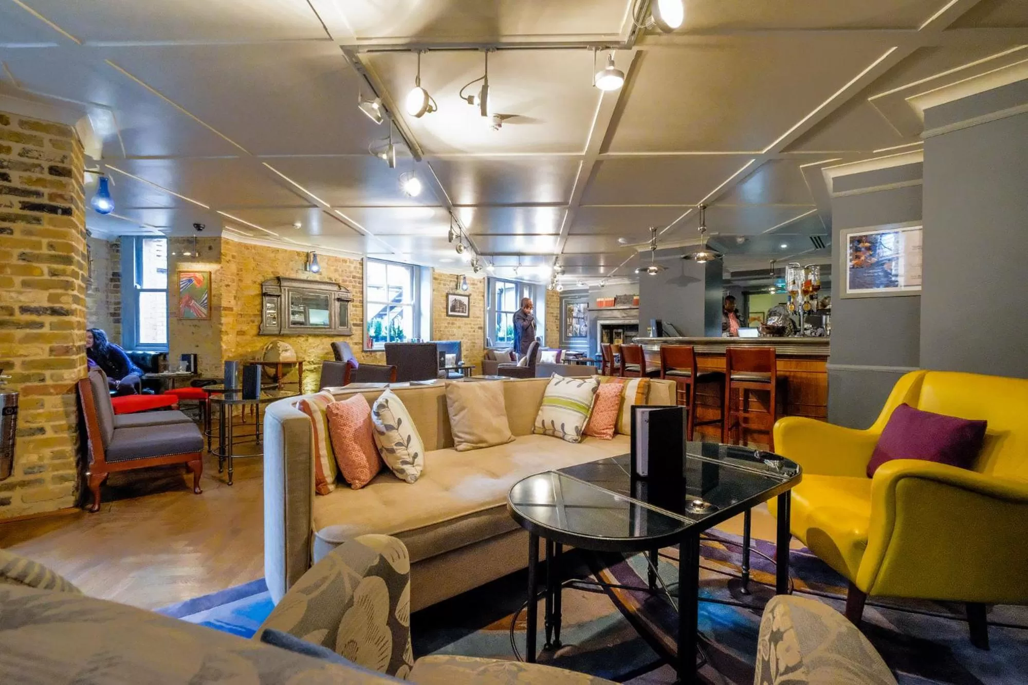 Lounge or bar in Morton Hotel