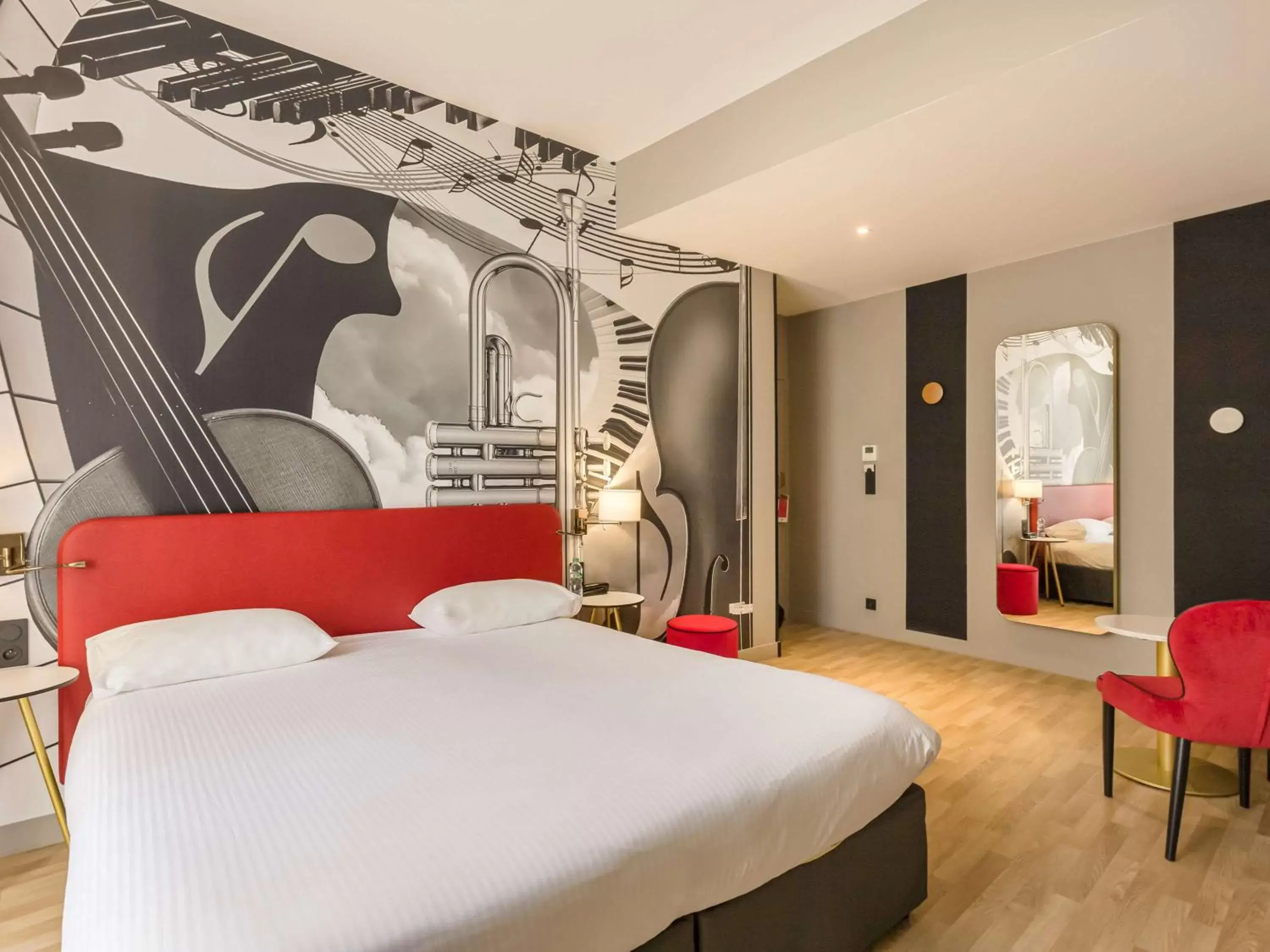 Photo of the whole room, Bed in Ibis Styles Toulouse Capitole