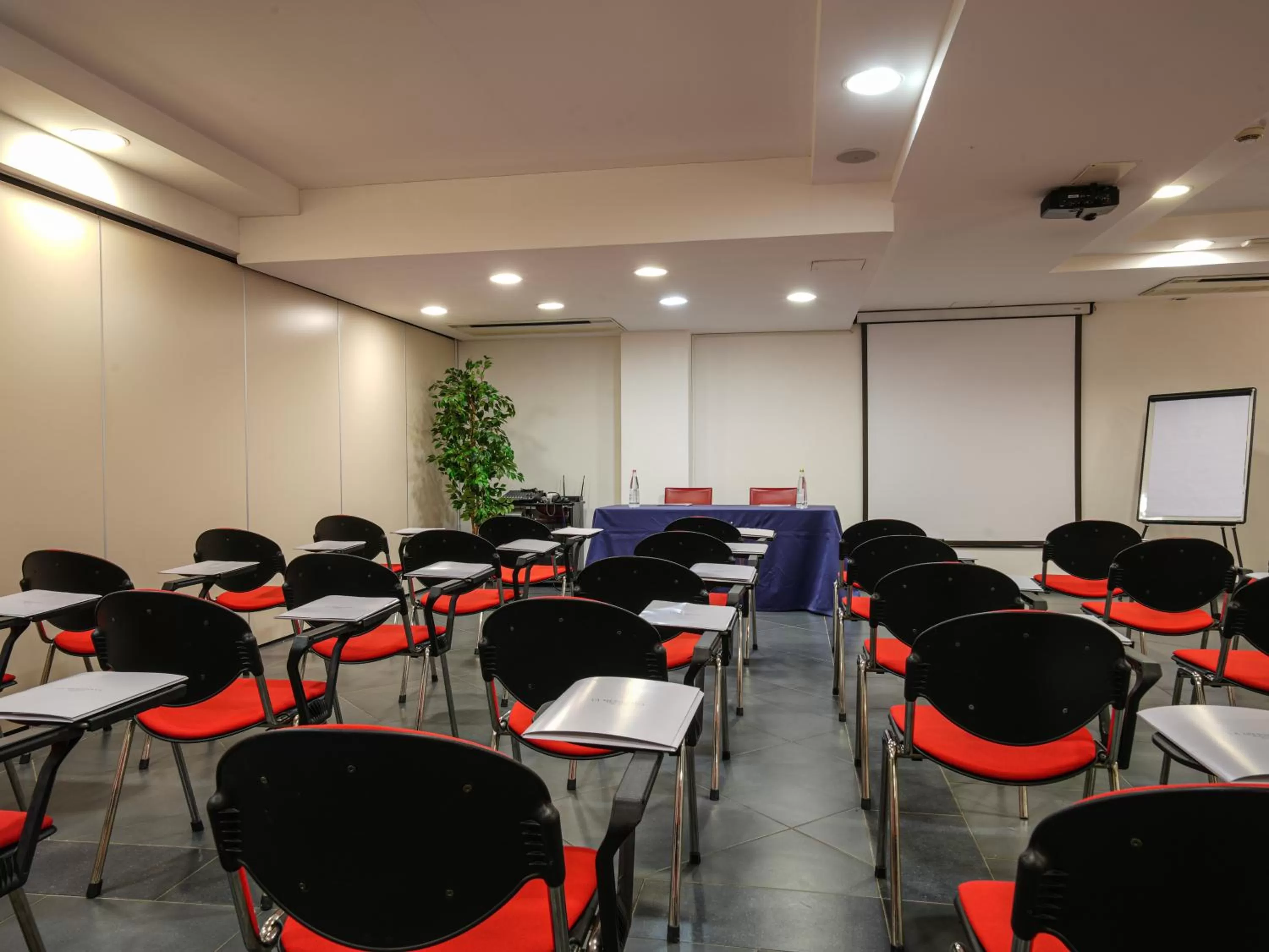 La Meridiana Bleisure Hotel