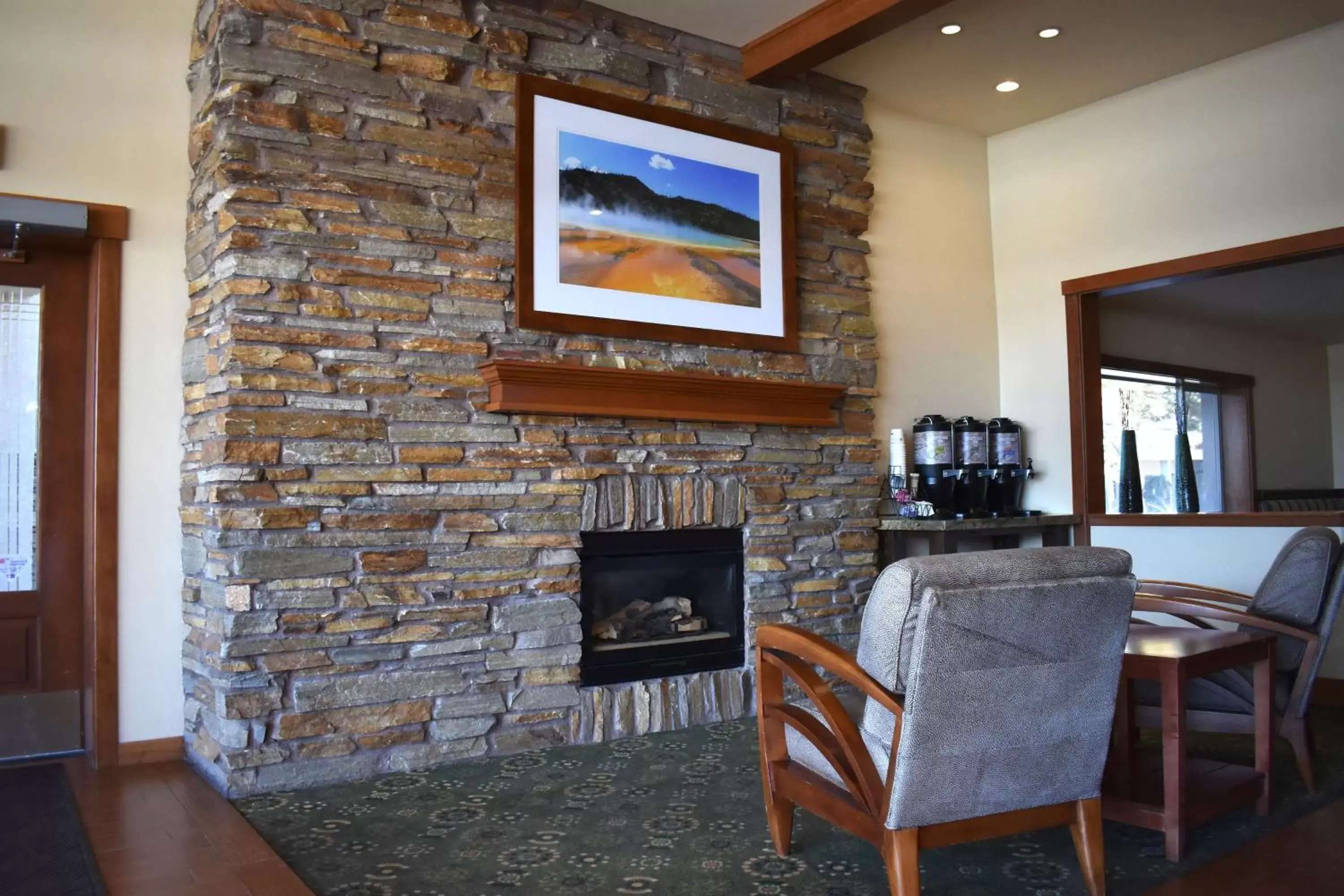 Lobby or reception, TV/Entertainment Center in Best Western Driftwood Inn