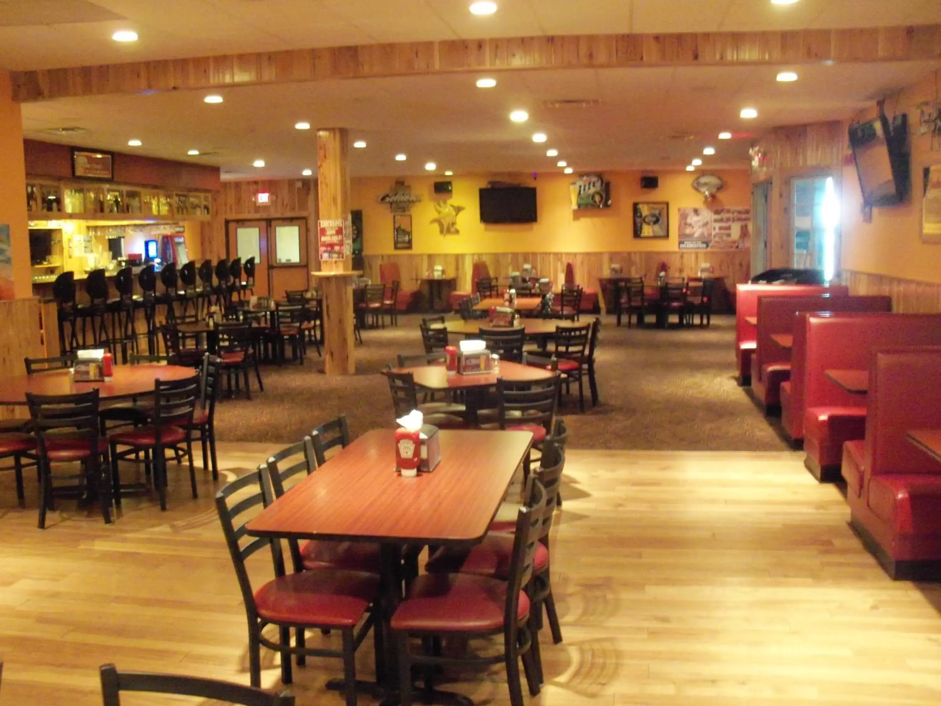 Dining area, Restaurant/Places to Eat in Norwood Inn & Suites Worthington