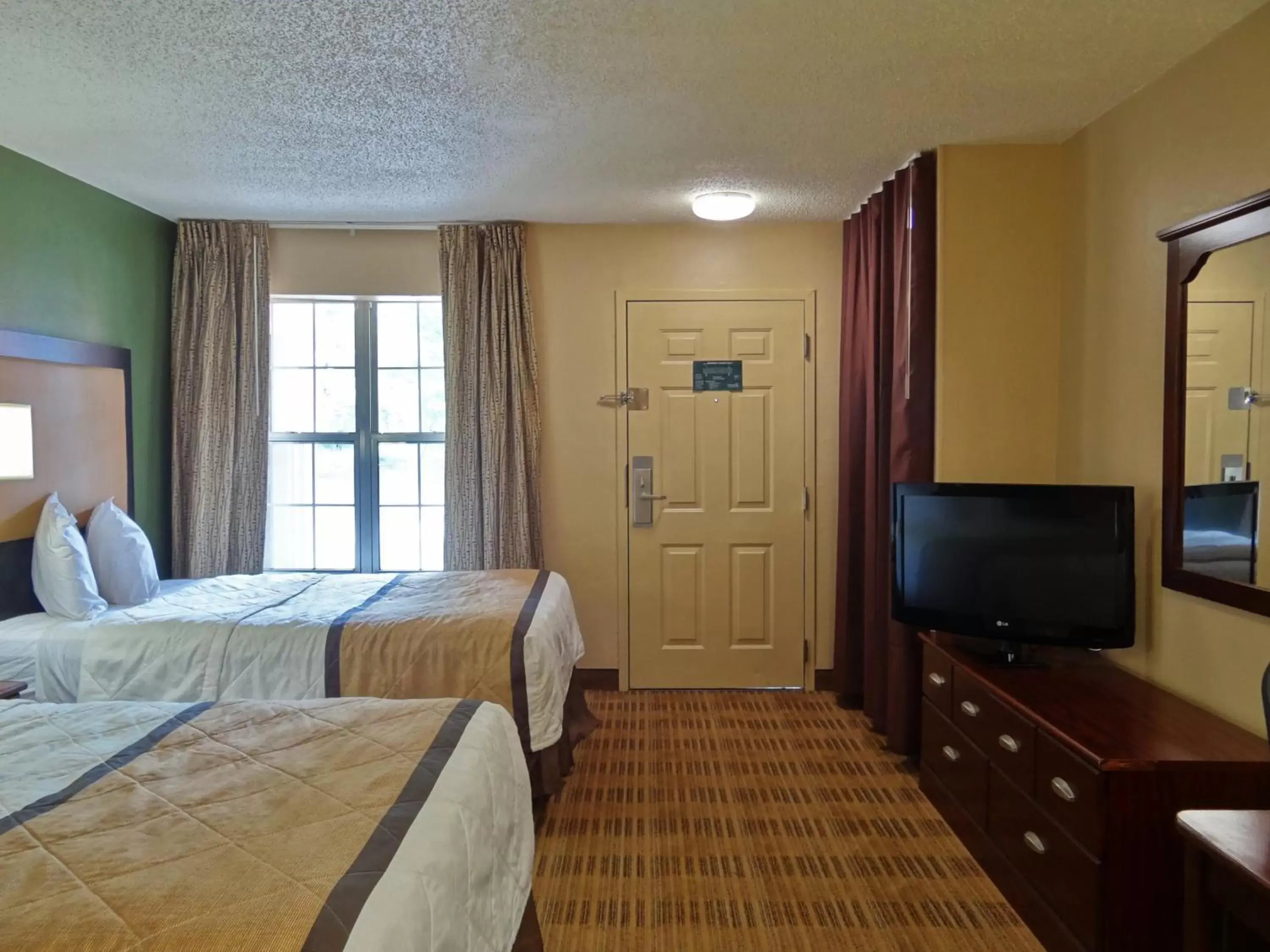 Bed in Extended Stay America Suites - Columbia - Ft Jackson