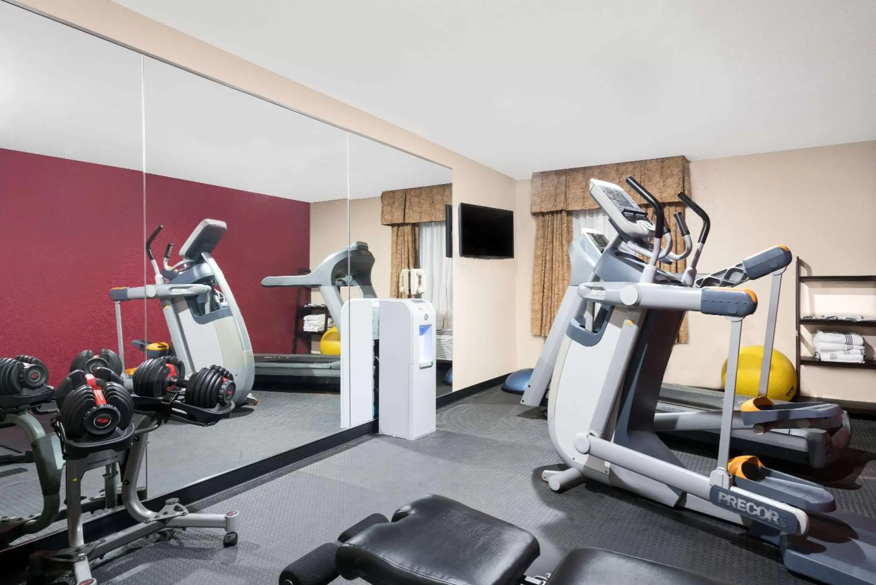 Fitness centre/facilities, Fitness Center/Facilities in Baymont by Wyndham Stevens Point