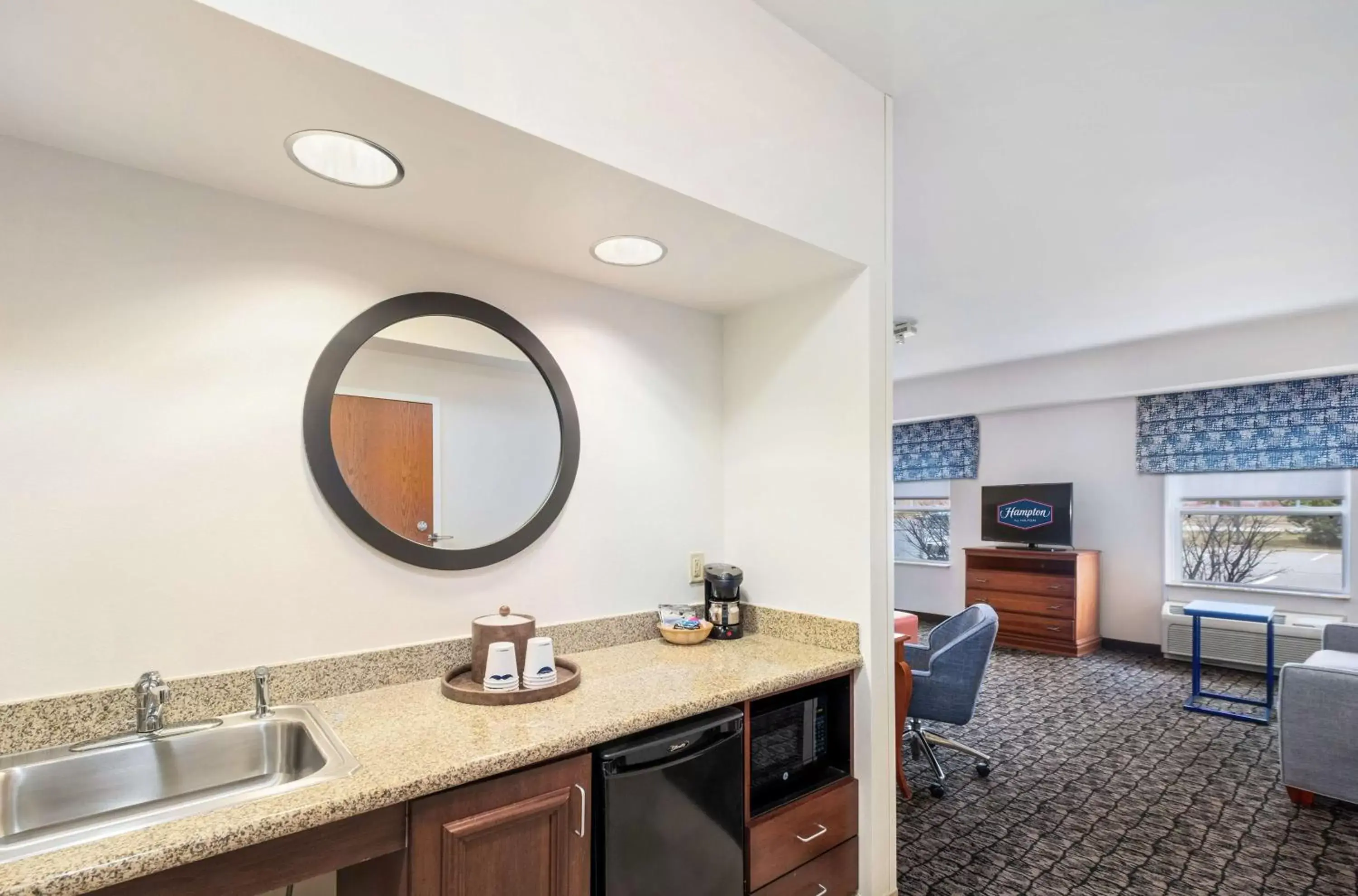 Bedroom, Bathroom in Hampton Inn & Suites Rockland