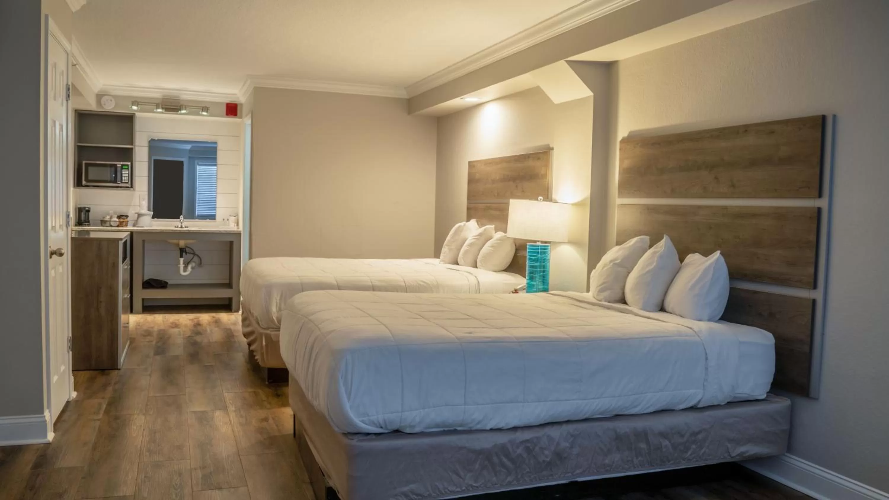 Bedroom, Bed in Islander Hotel & Resort