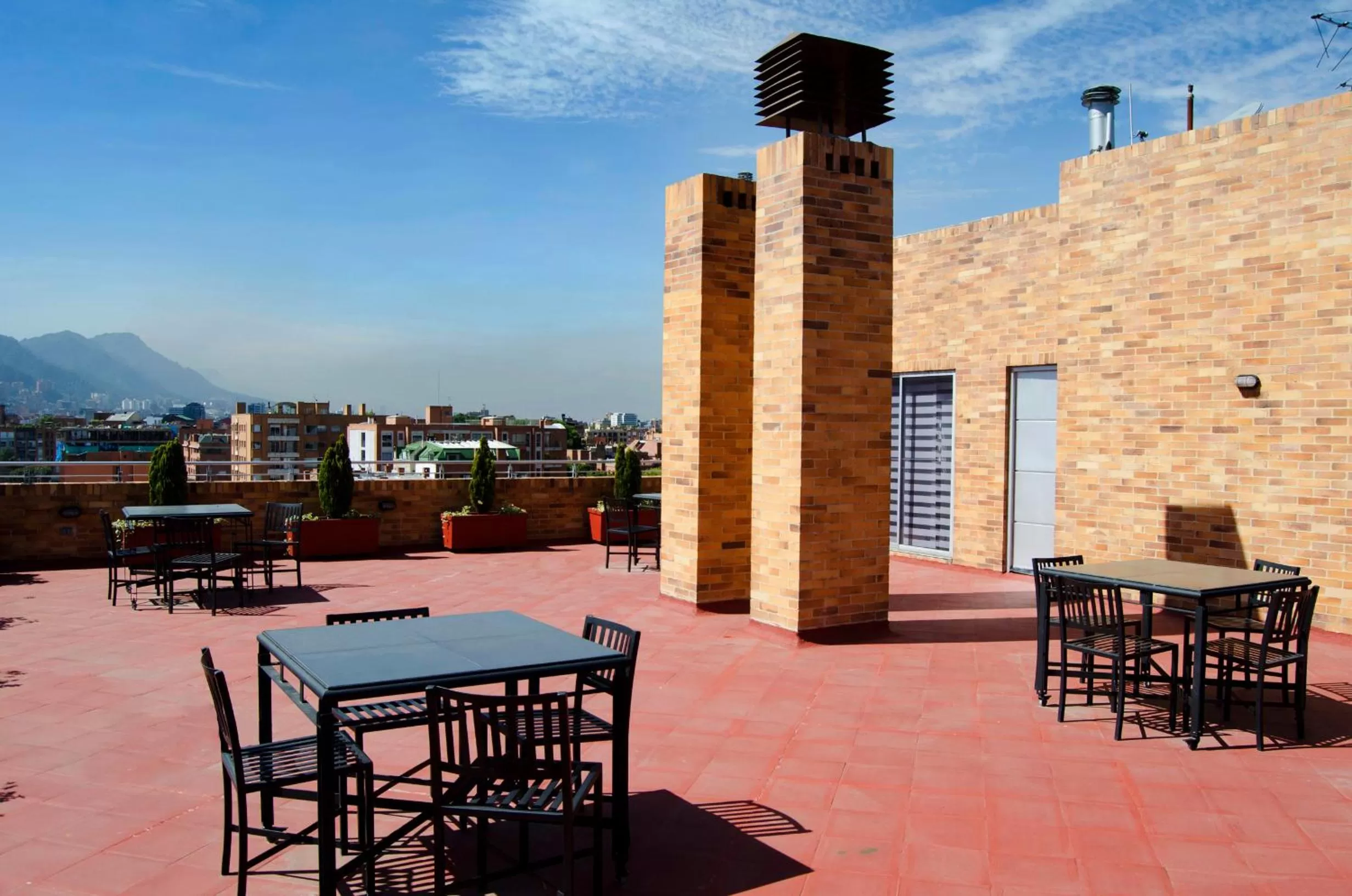 Bird's eye view in 122 Plaza Apartahotel