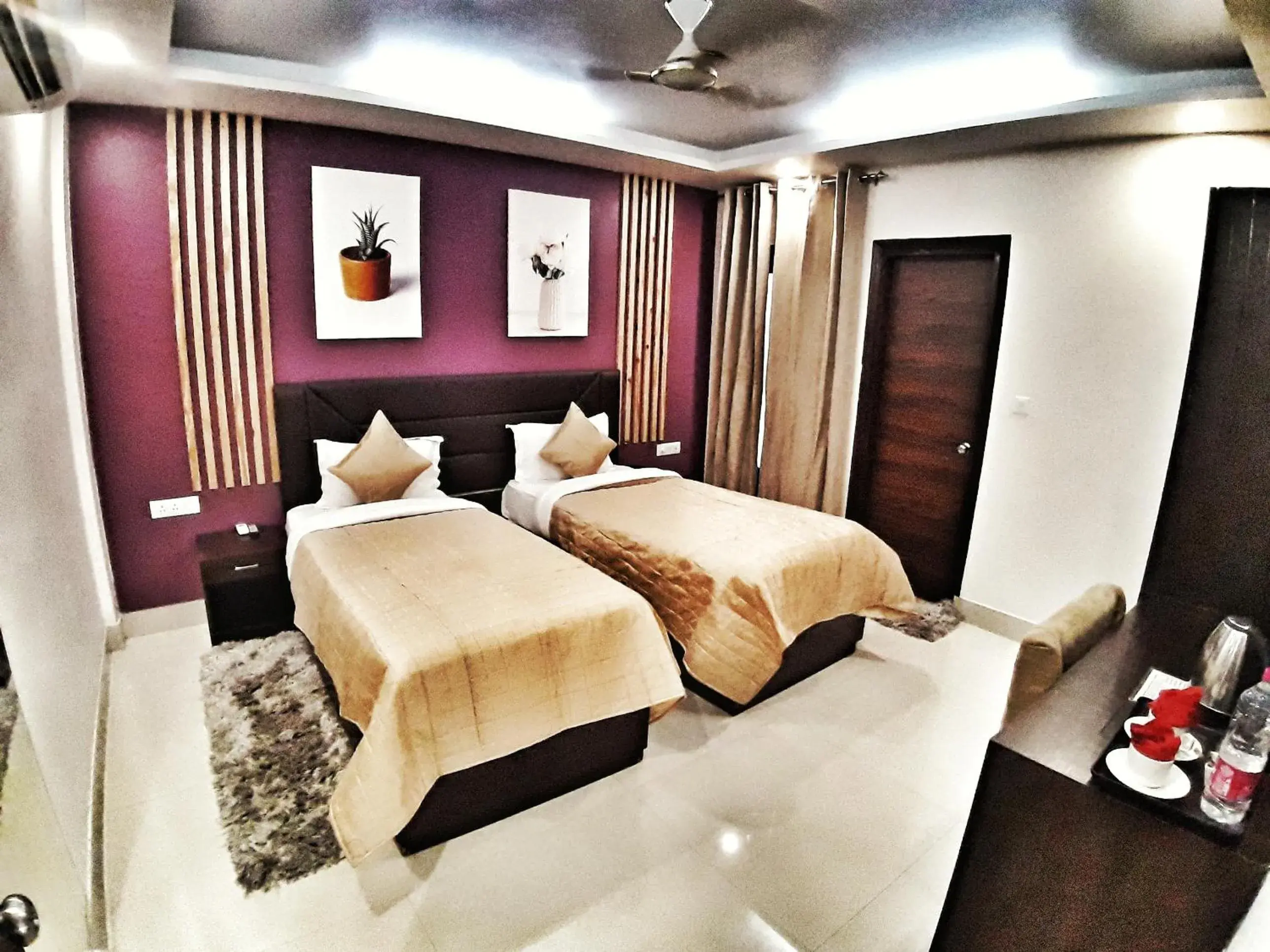 Bed in Hotel Aerocity Purple Orchid