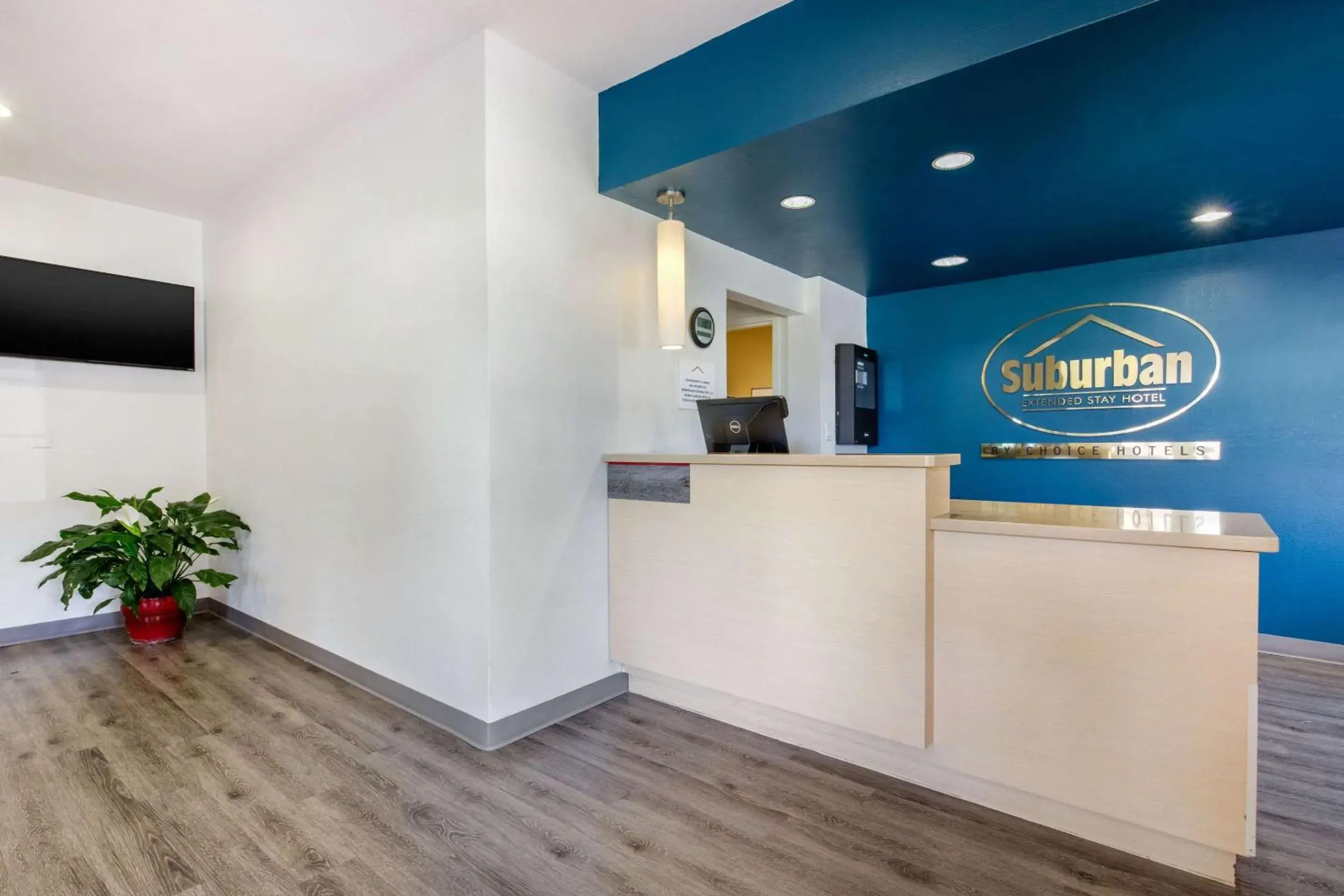 Lobby or reception in Suburban Studios Birmingham Homewood I-65 Lobby or reception in Suburban Studios Birmingham Homewood I-65