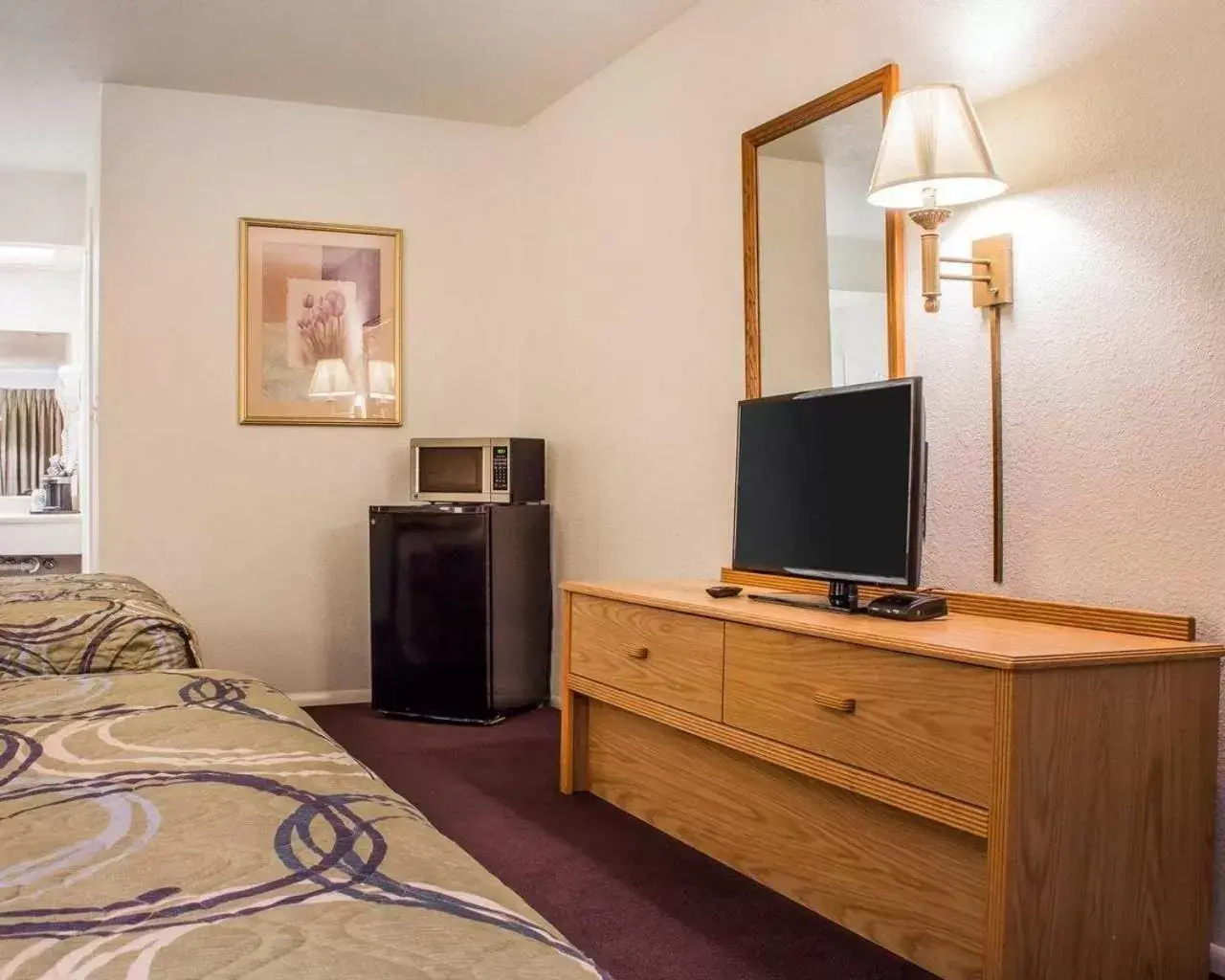 Queen Room with Two Queen Beds - Pet Friendly/Non-Smoking in Rodeway Inn Silver Creek Inn